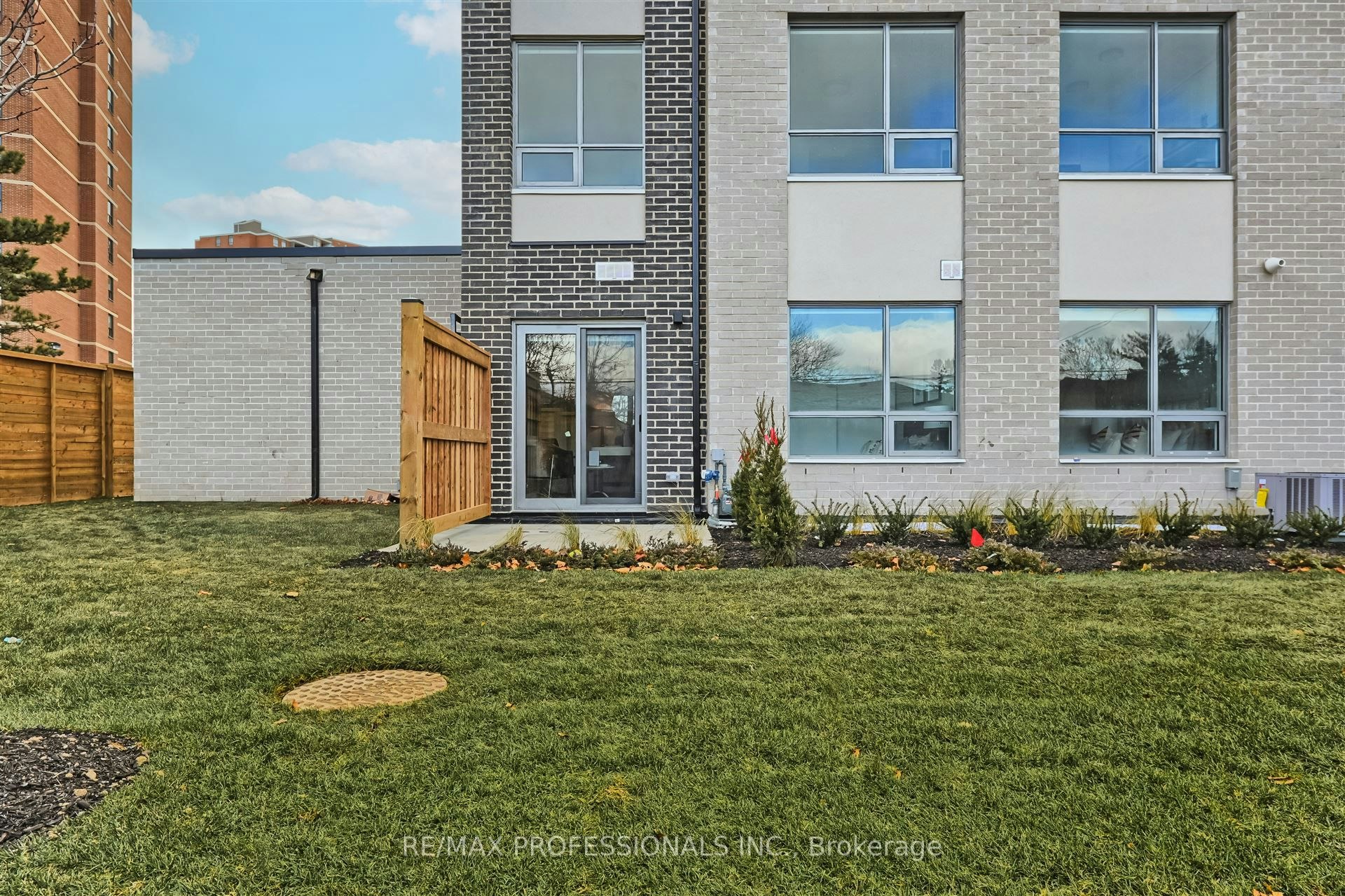 124-62 Dixfield Drive, Toronto, ON, M9C 3W1 - 32