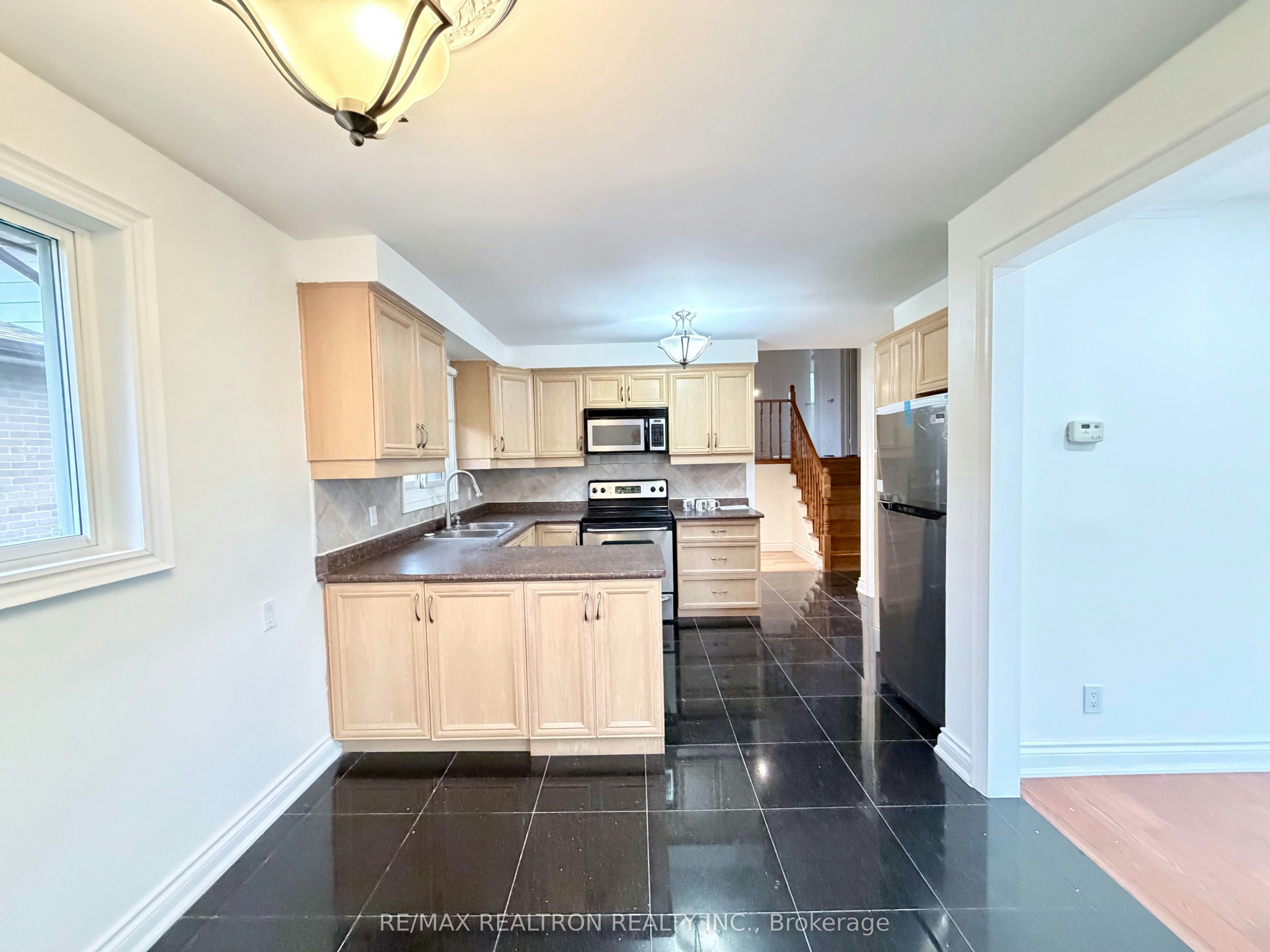 Main Floor-3948 Midhurst Lane, Mississauga, ON, L4Z 1C7