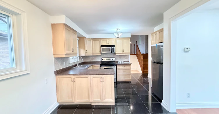 Main Floor-3948 Midhurst Lane, Mississauga, ON, L4Z 1C7