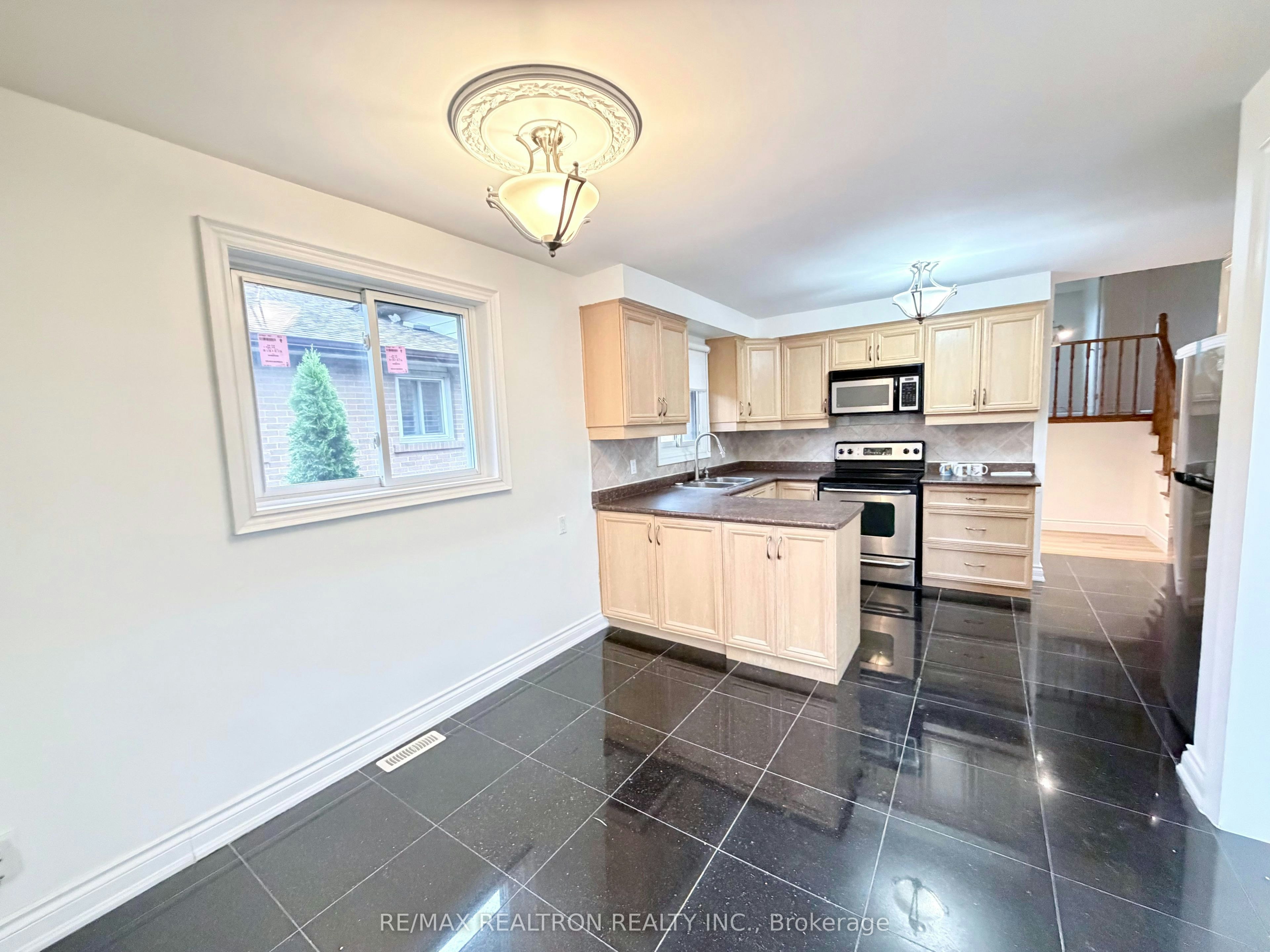 Main Floor-3948 Midhurst Lane, Mississauga, ON, L4Z 1C7 - 3