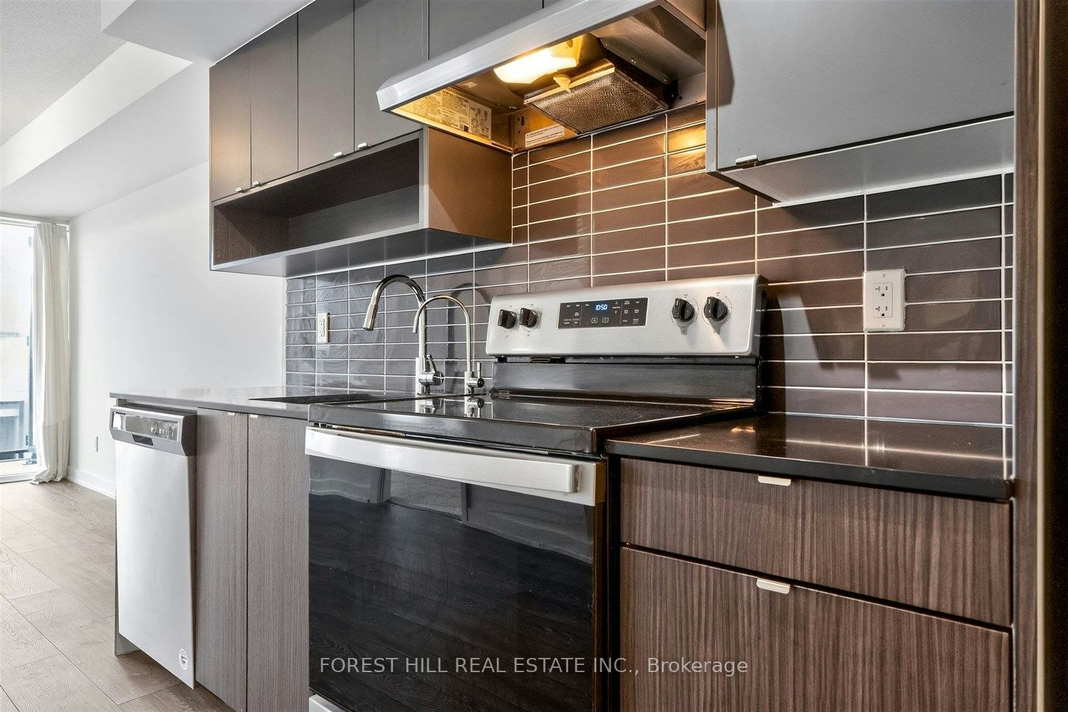 b427-1119 Cooke Boulevard, Burlington, ON, L7T 0C7 - 9