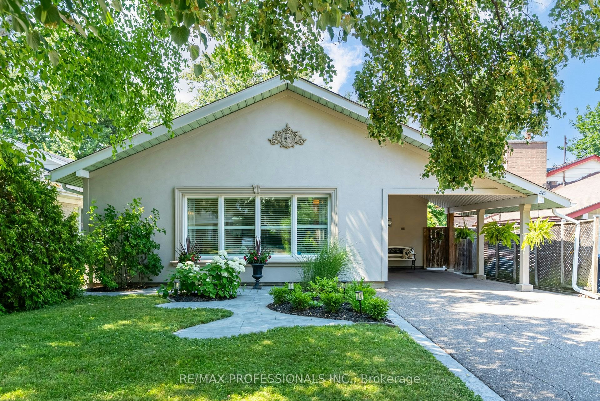 48 Genthorn Avenue, Toronto, ON, M9W 2S9