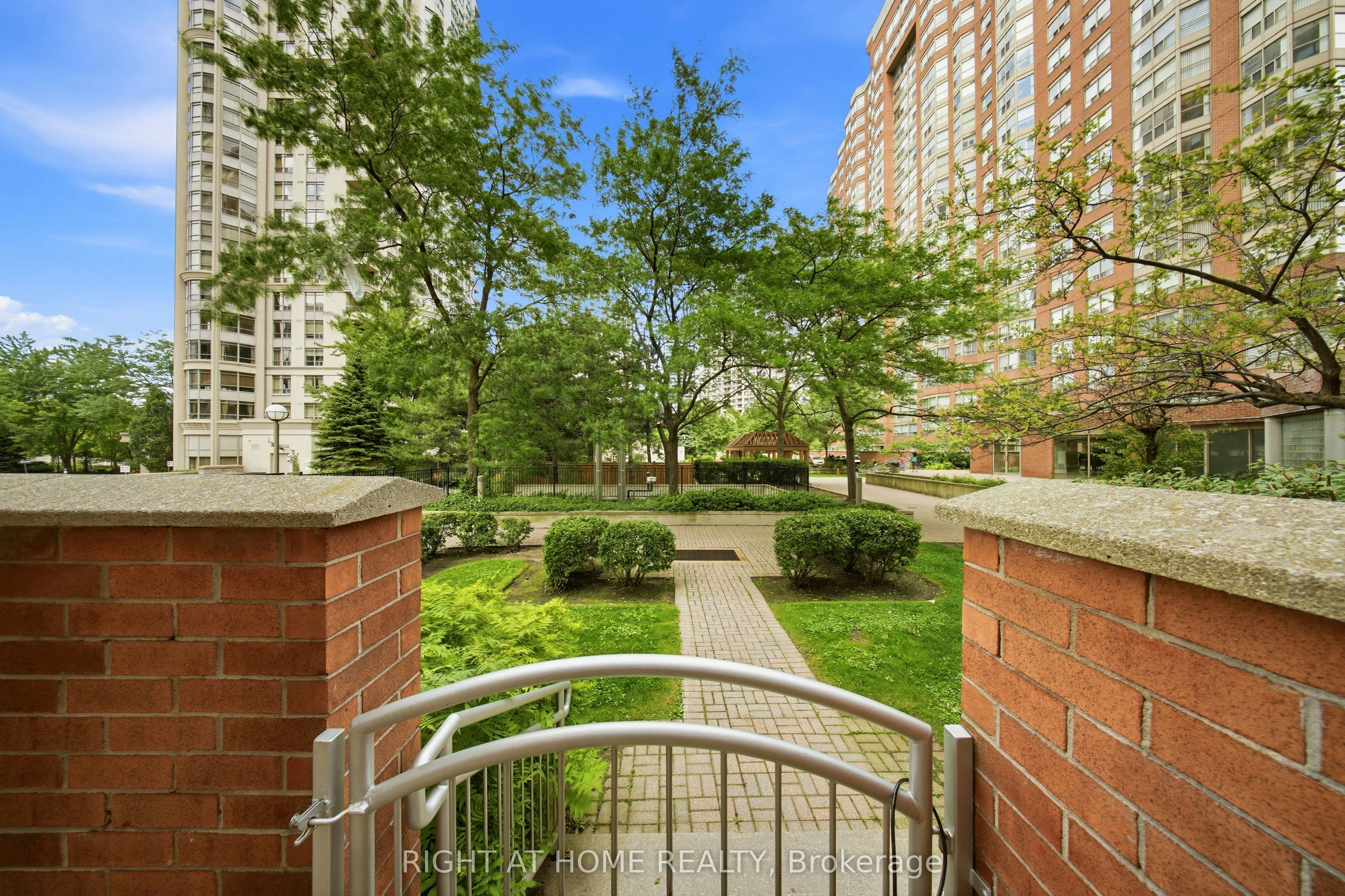 203-335 Webb Drive, Mississauga, ON, L5B 4A1 - 18