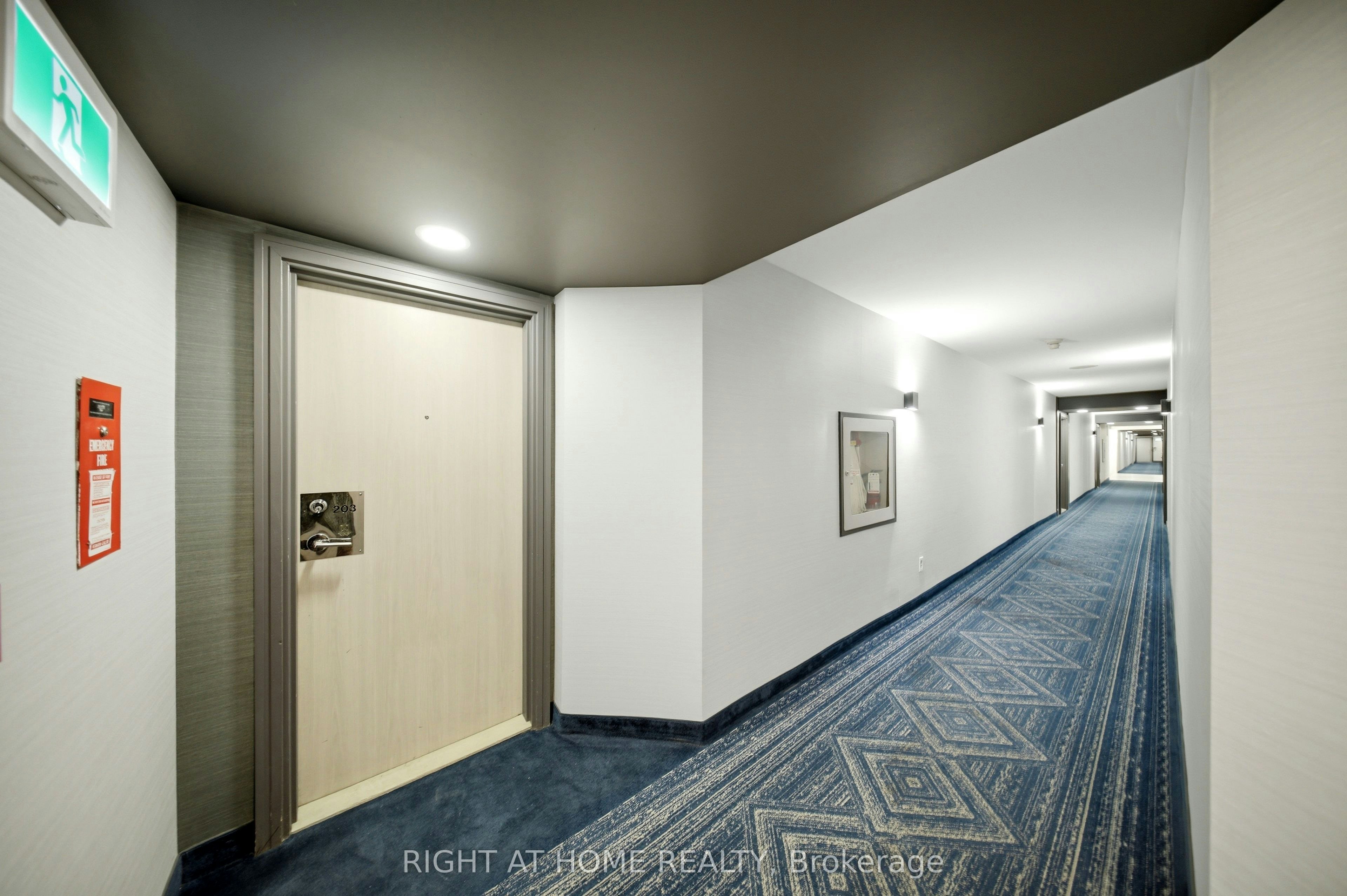 203-335 Webb Drive, Mississauga, ON, L5B 4A1 - 21
