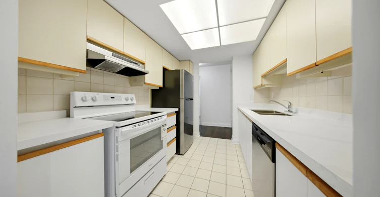 203-335 Webb Drive, Mississauga, ON, L5B 4A1 - 6