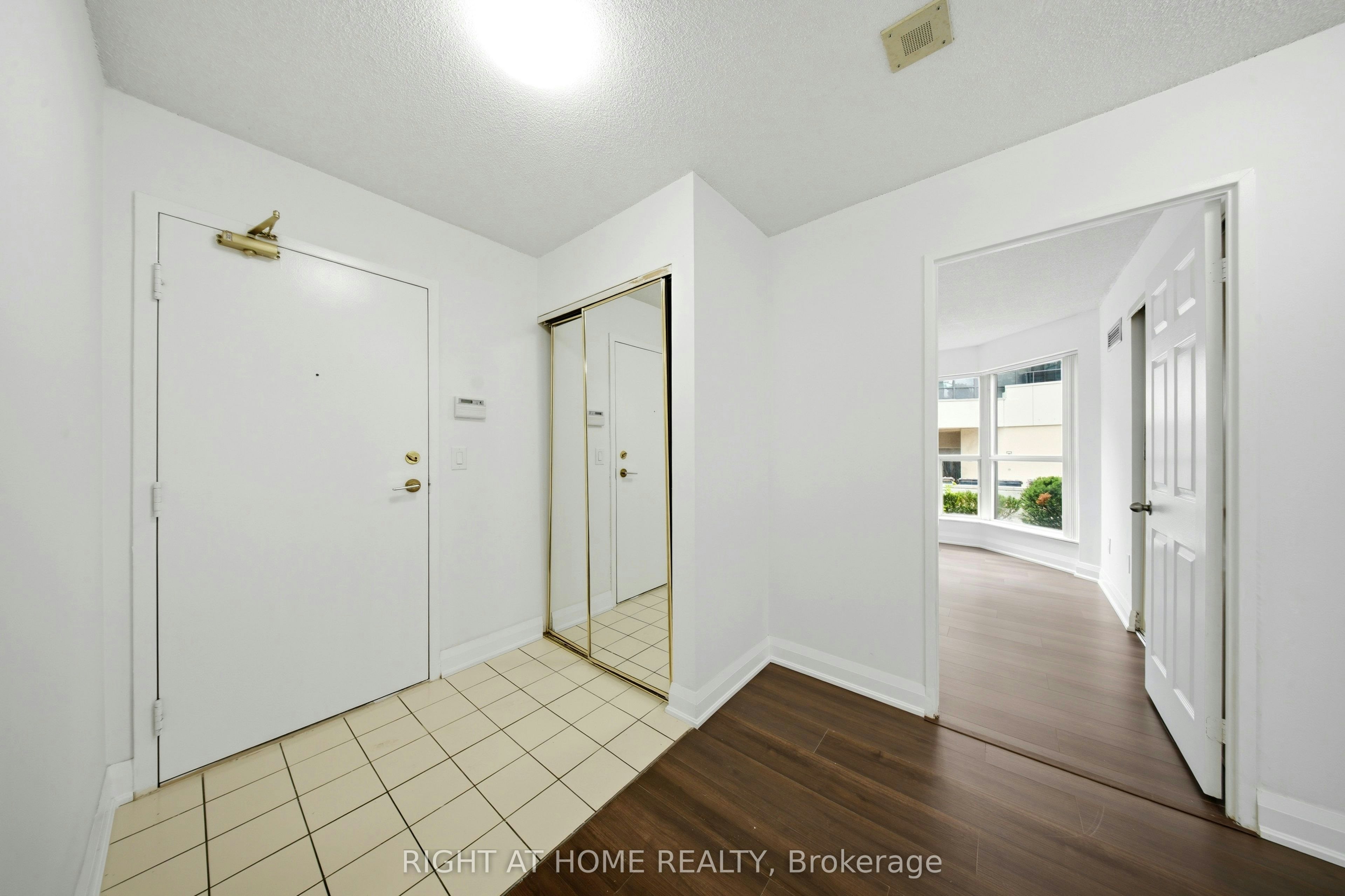 203-335 Webb Drive, Mississauga, ON, L5B 4A1 - 2
