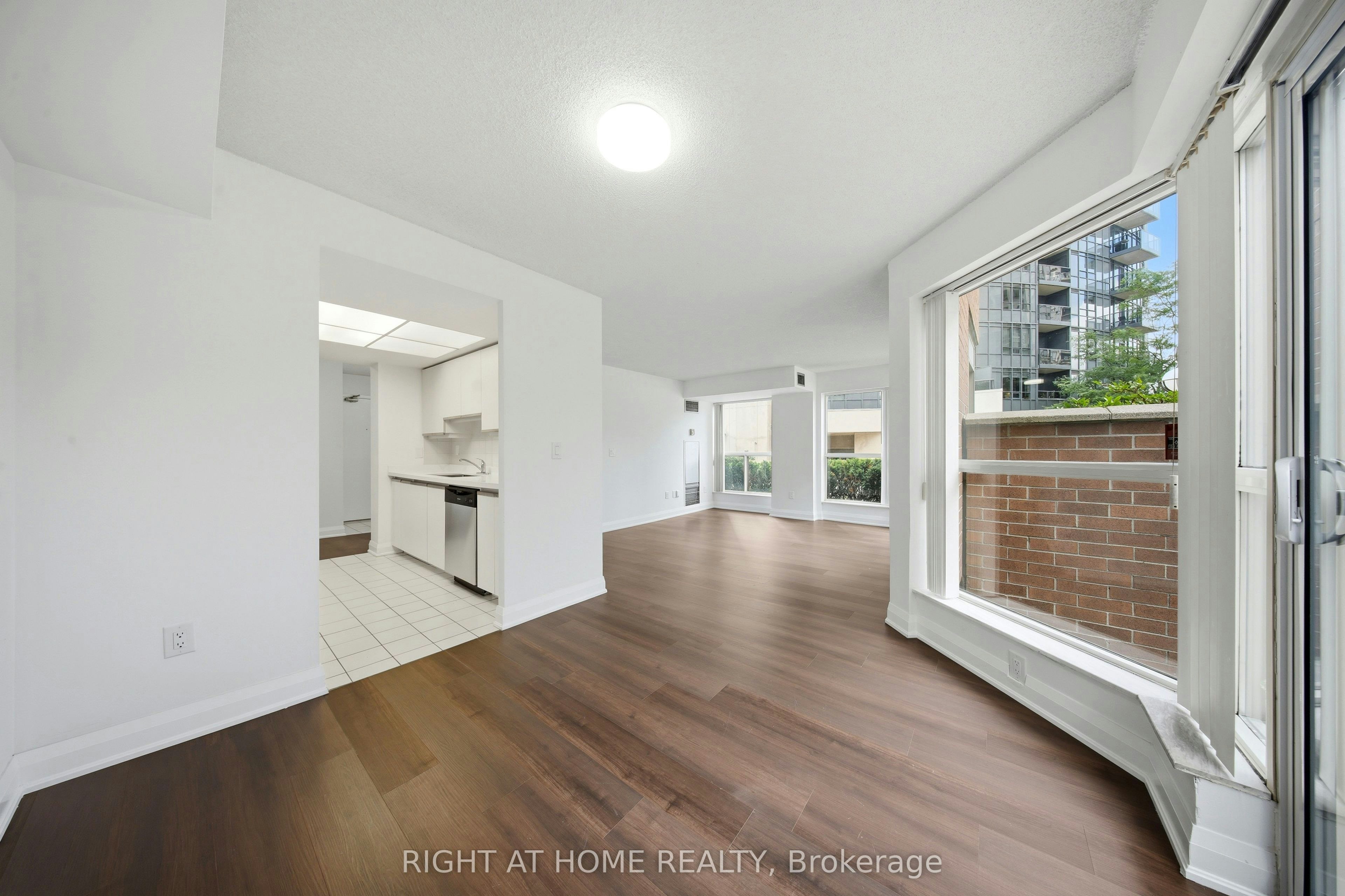 203-335 Webb Drive, Mississauga, ON, L5B 4A1 - 8