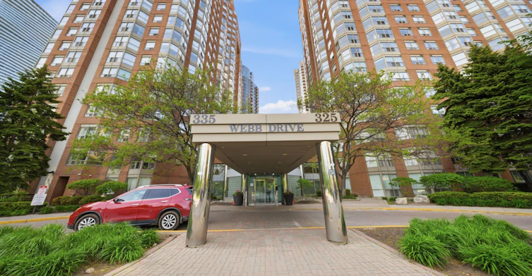 203-335 Webb Drive, Mississauga, ON, L5B 4A1