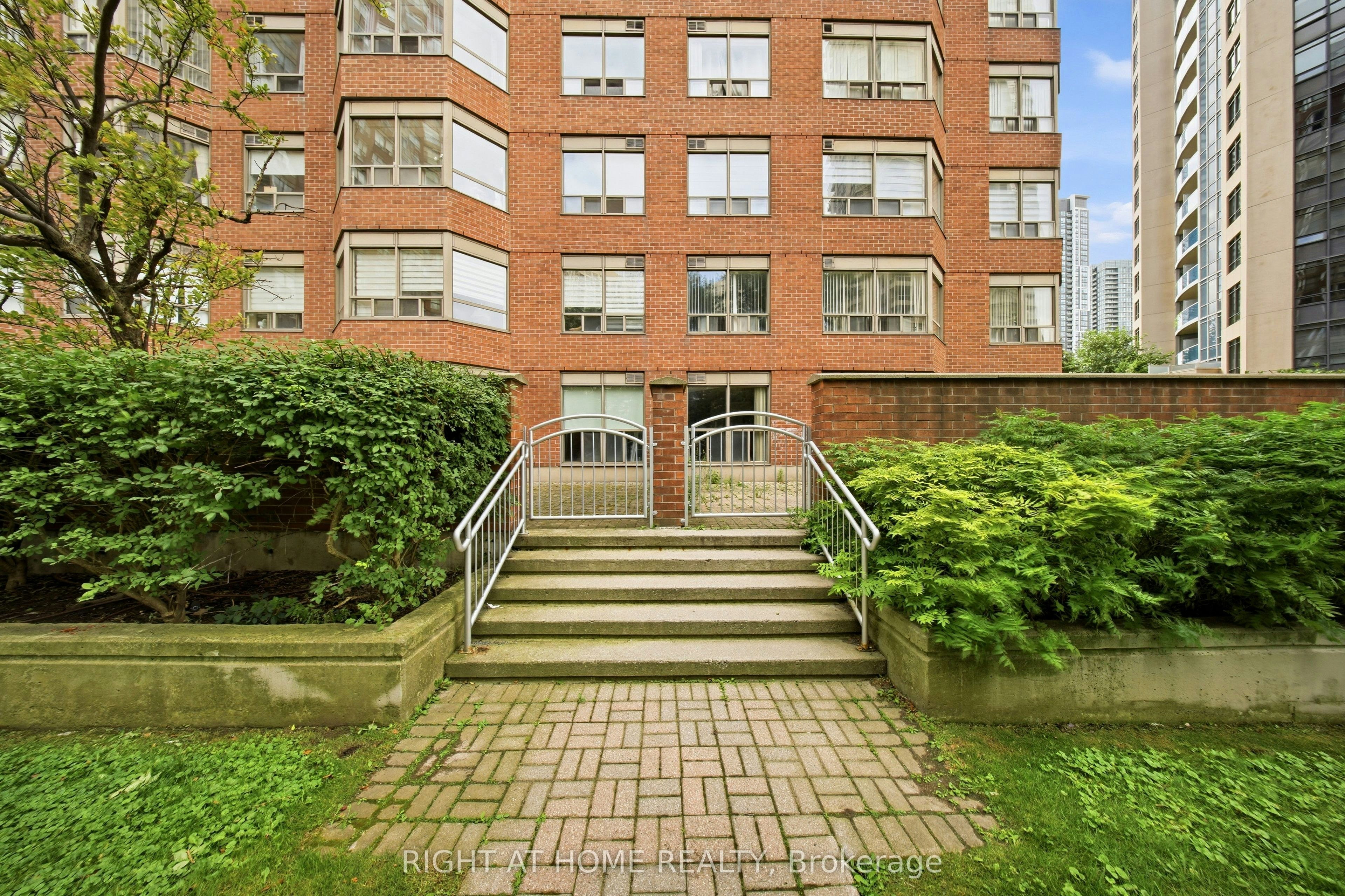 203-335 Webb Drive, Mississauga, ON, L5B 4A1 - 20