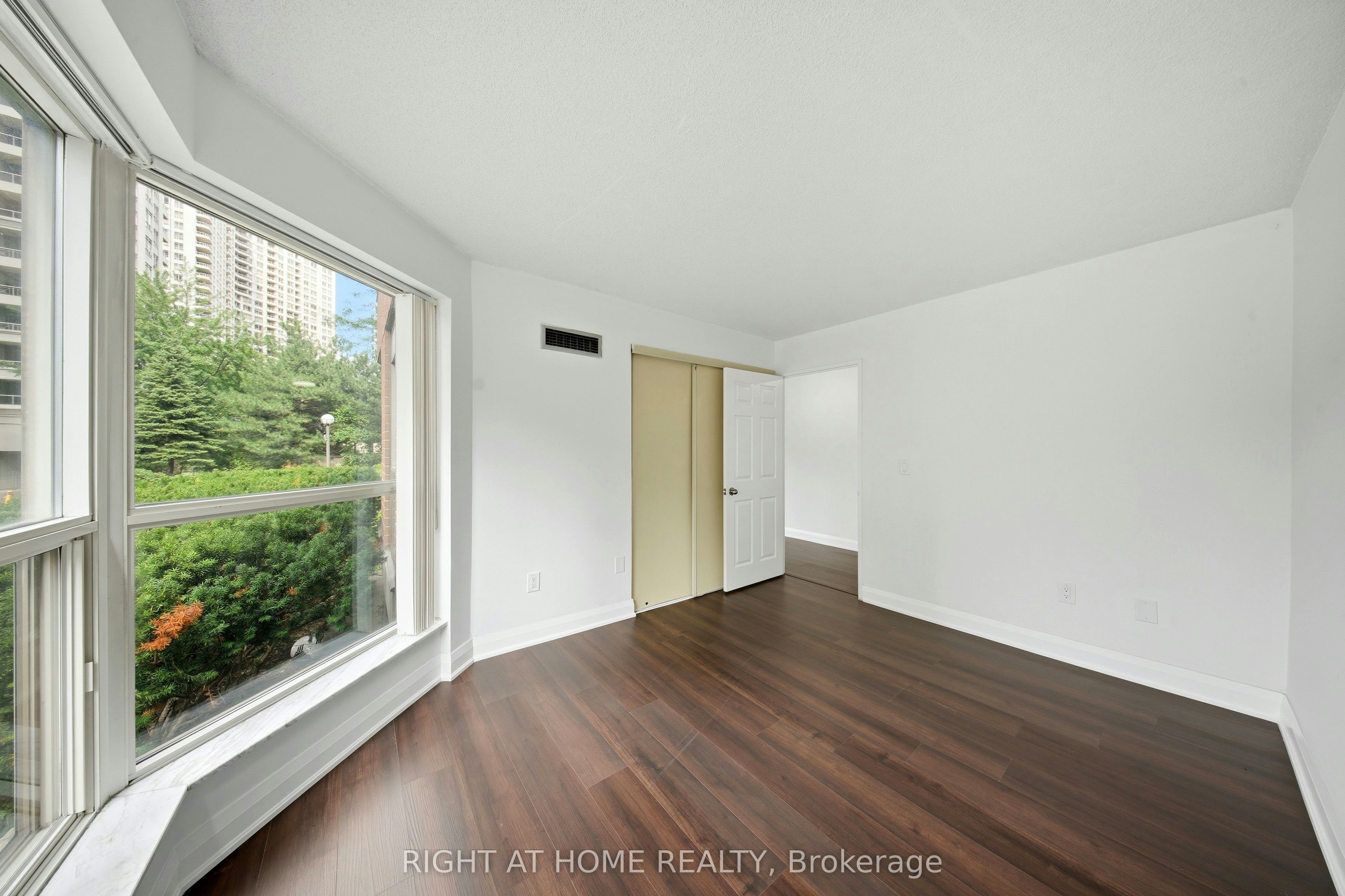 203-335 Webb Drive, Mississauga, ON, L5B 4A1 - 12