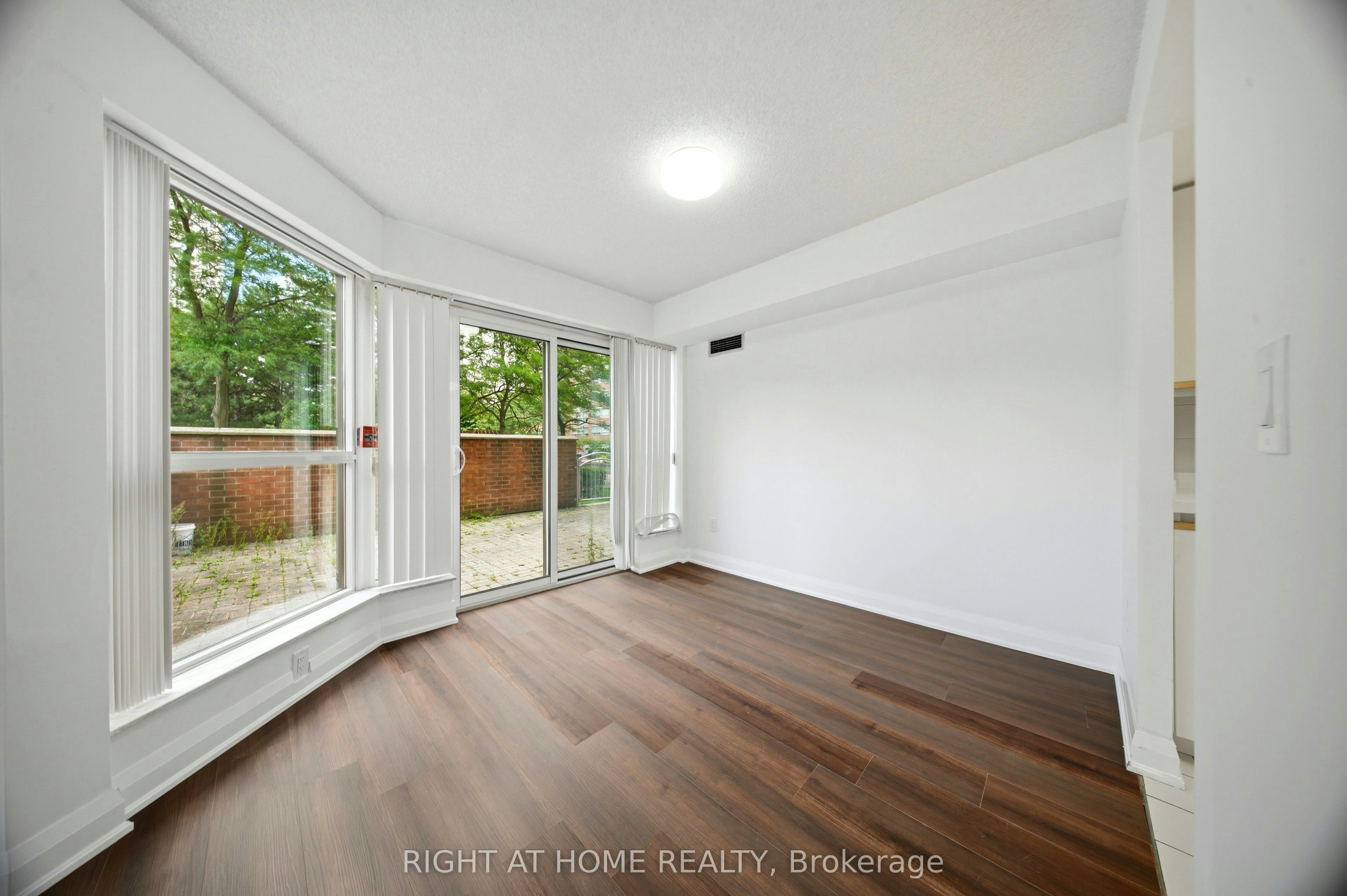 203-335 Webb Drive, Mississauga, ON, L5B 4A1 - 7