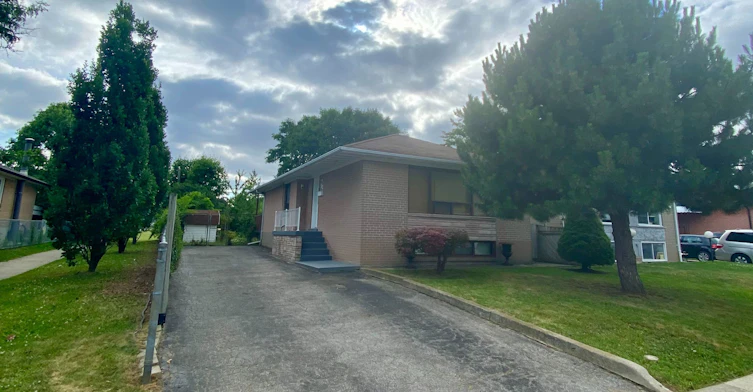 32 Hagersville Court, Toronto, ON, M9C 4A3 - 2