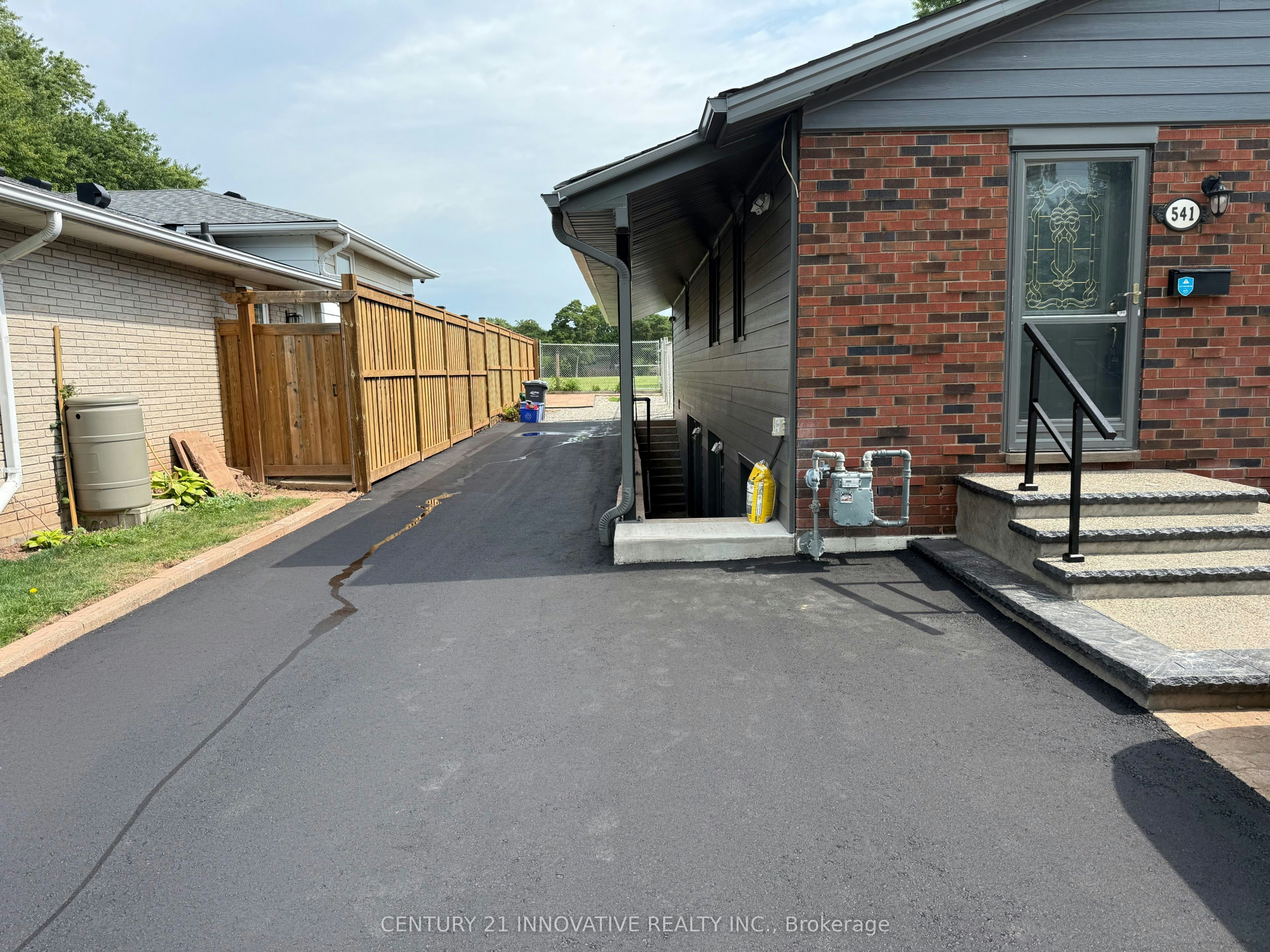 Upper-541 Chamberlain Road, Burlington, ON, L7L 2V2 - 2