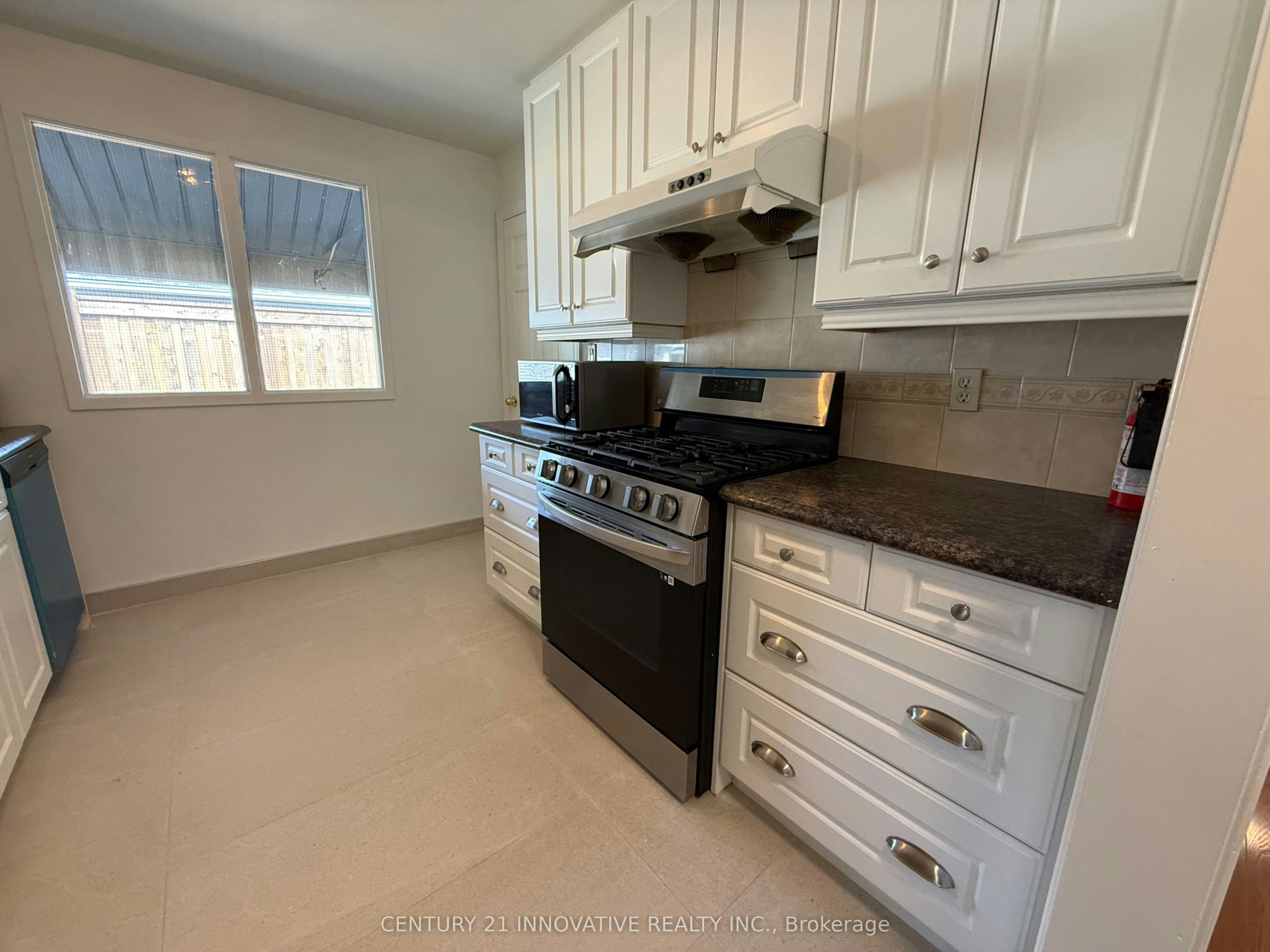 Upper-541 Chamberlain Road, Burlington, ON, L7L 2V2 - 17