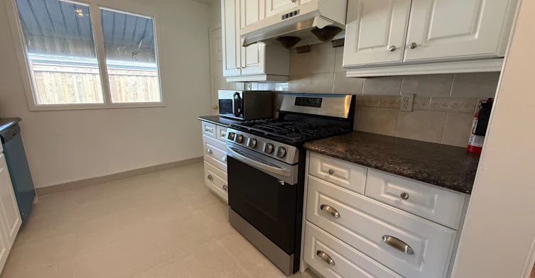 Upper-541 Chamberlain Road, Burlington, ON, L7L 2V2 - 17