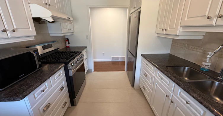 Upper-541 Chamberlain Road, Burlington, ON, L7L 2V2 - 13