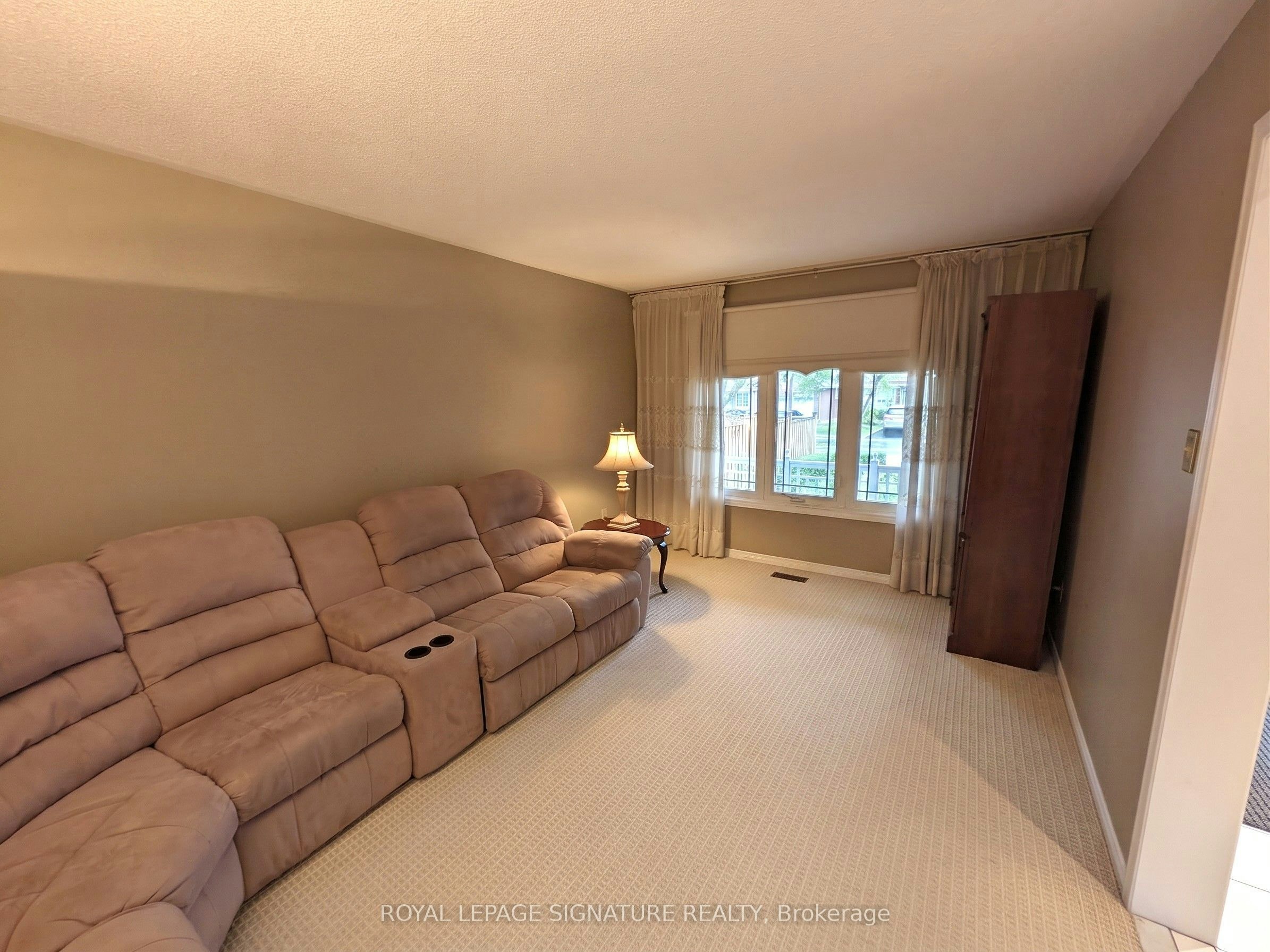 44 Bankview Circle, Toronto, ON, M9W 6S5 - 2