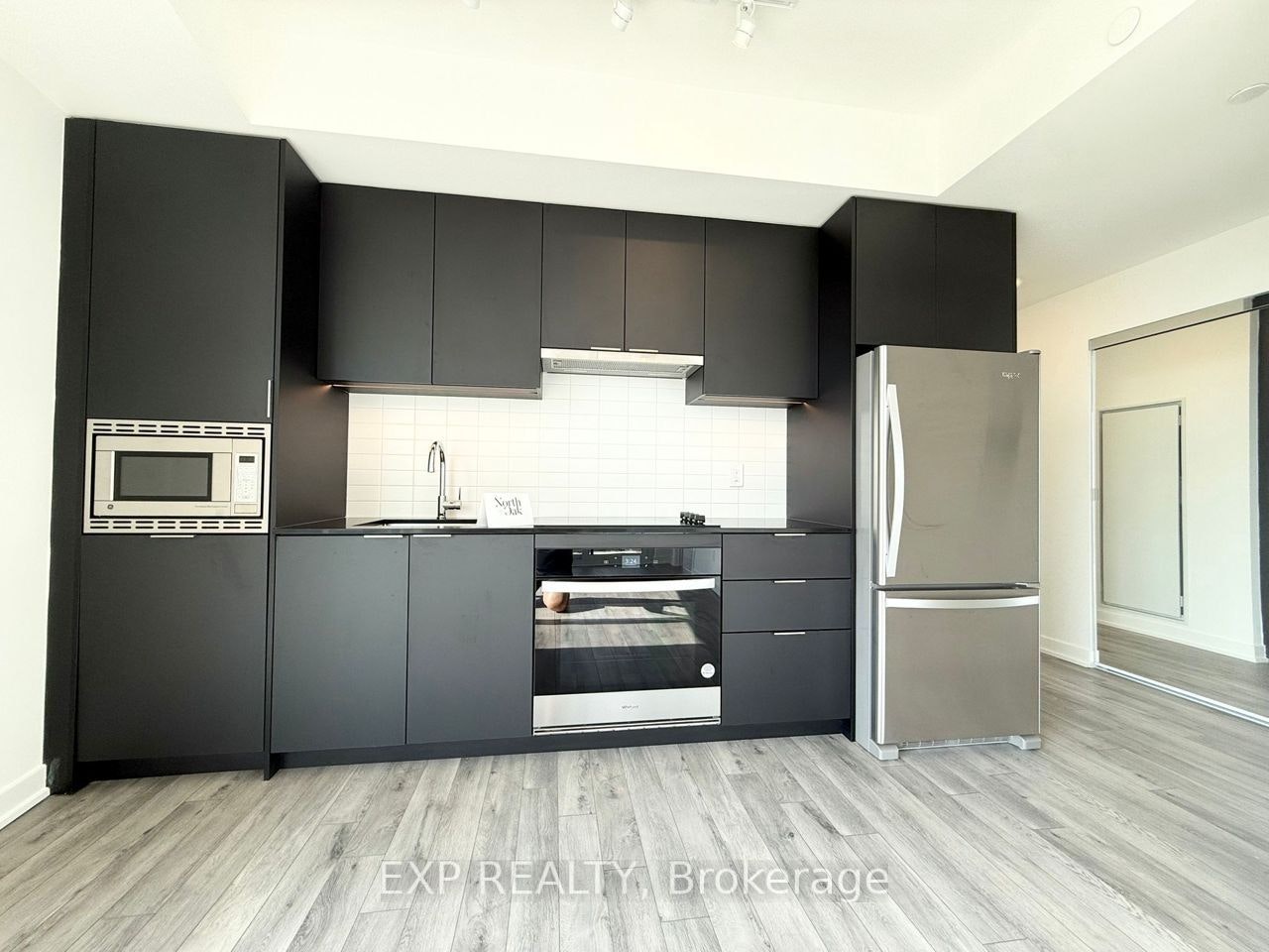 1602-3079 Trafalgar Road, Oakville, ON, L6H 8C5 - 3