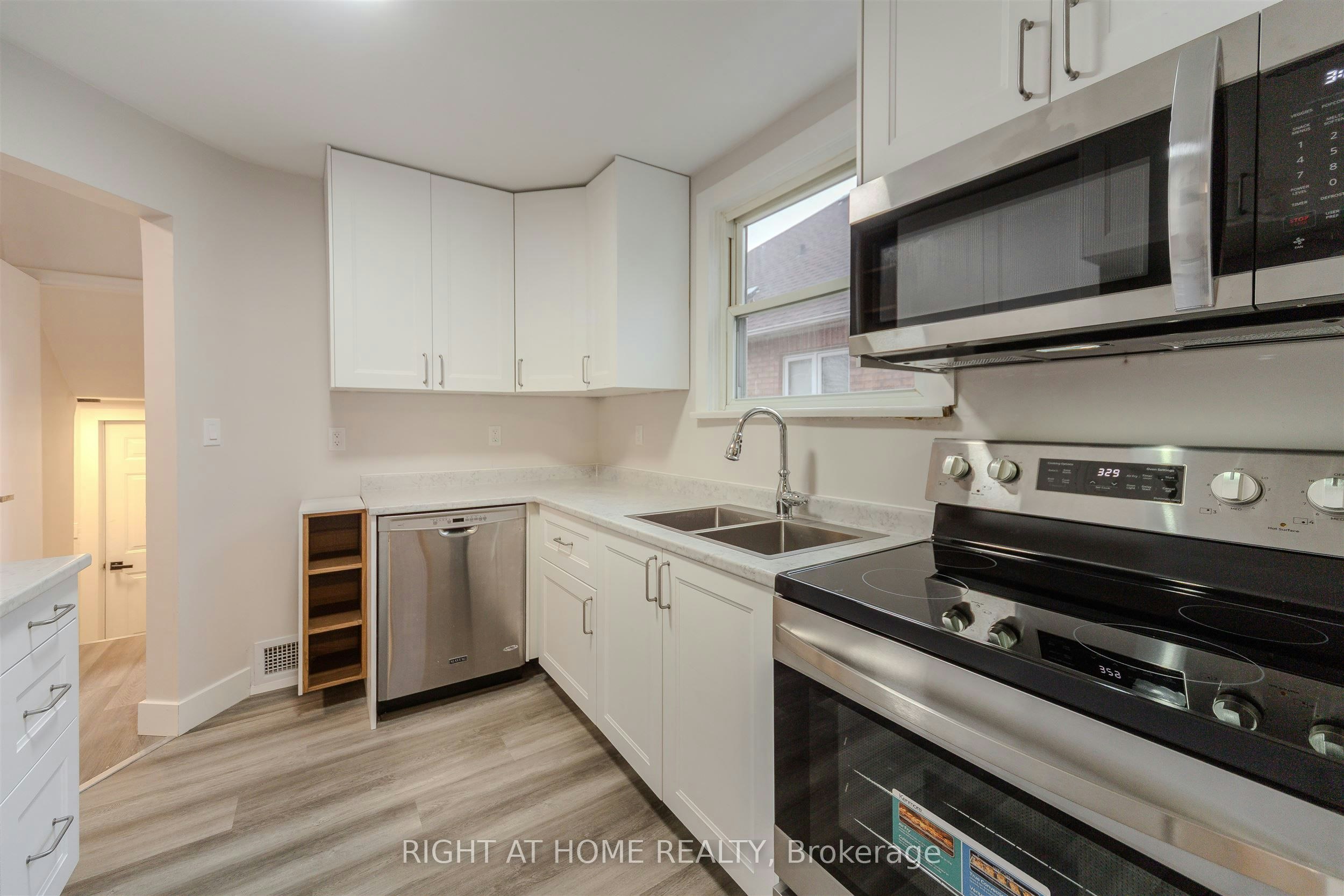 15 Elford Boulevard, Toronto, ON, M8Z 2L3 - 6