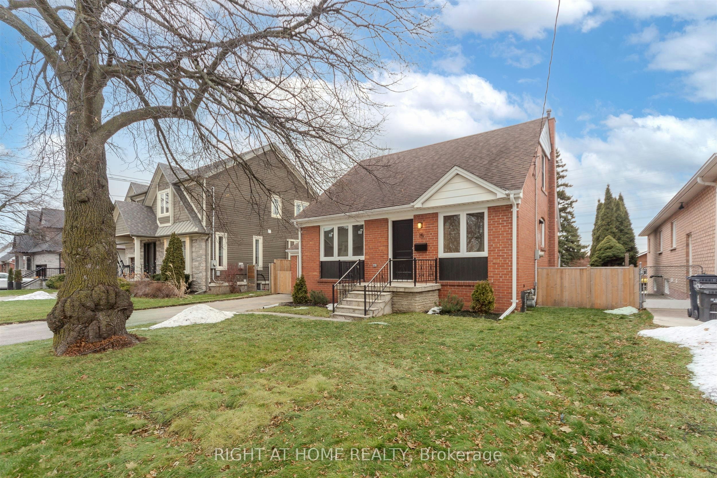 15 Elford Boulevard, Toronto, ON, M8Z 2L3 - 2