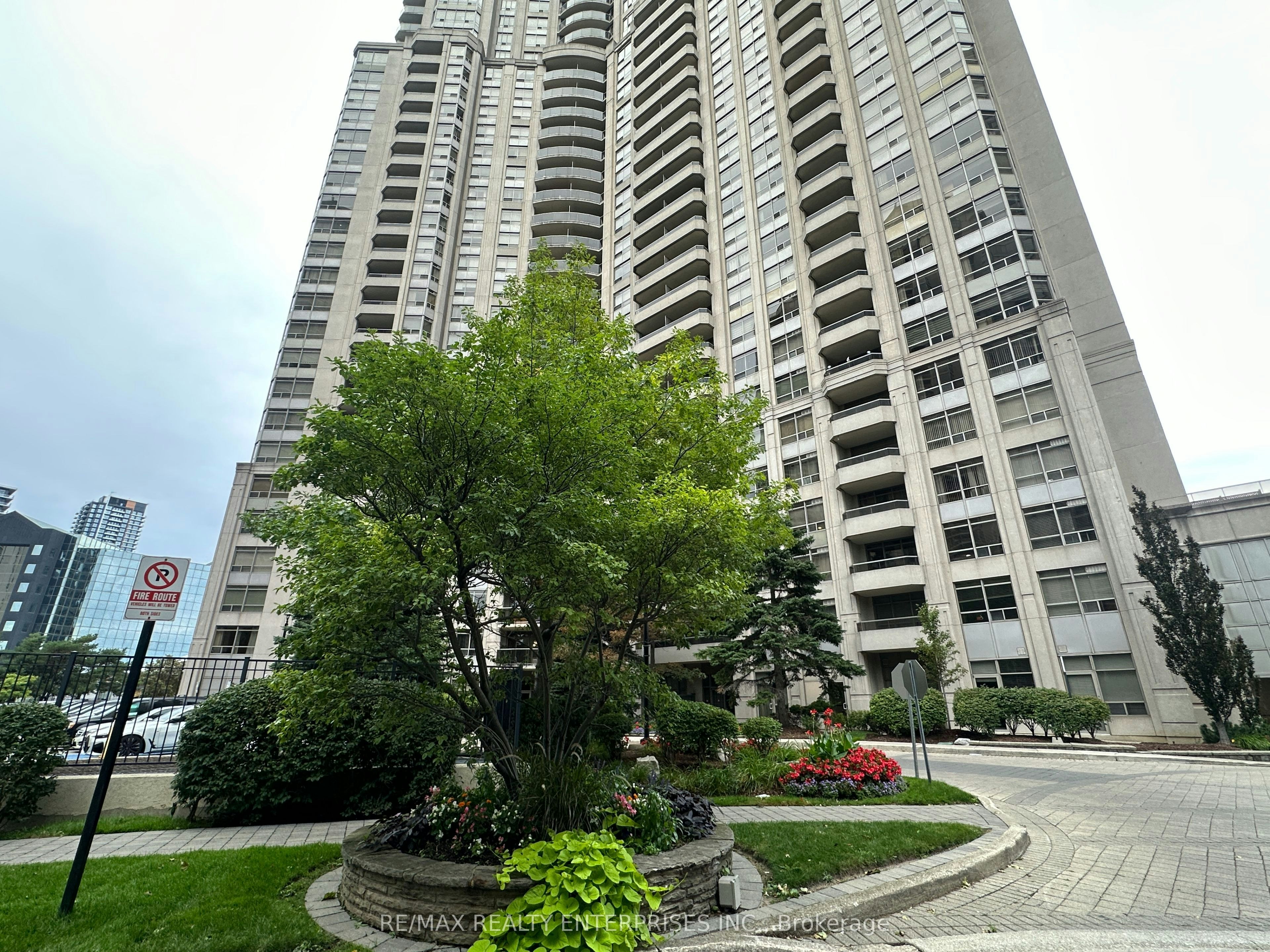 711-35 Kingsbridge Garden Circle W, Mississauga, ON, L5R 3Z5
