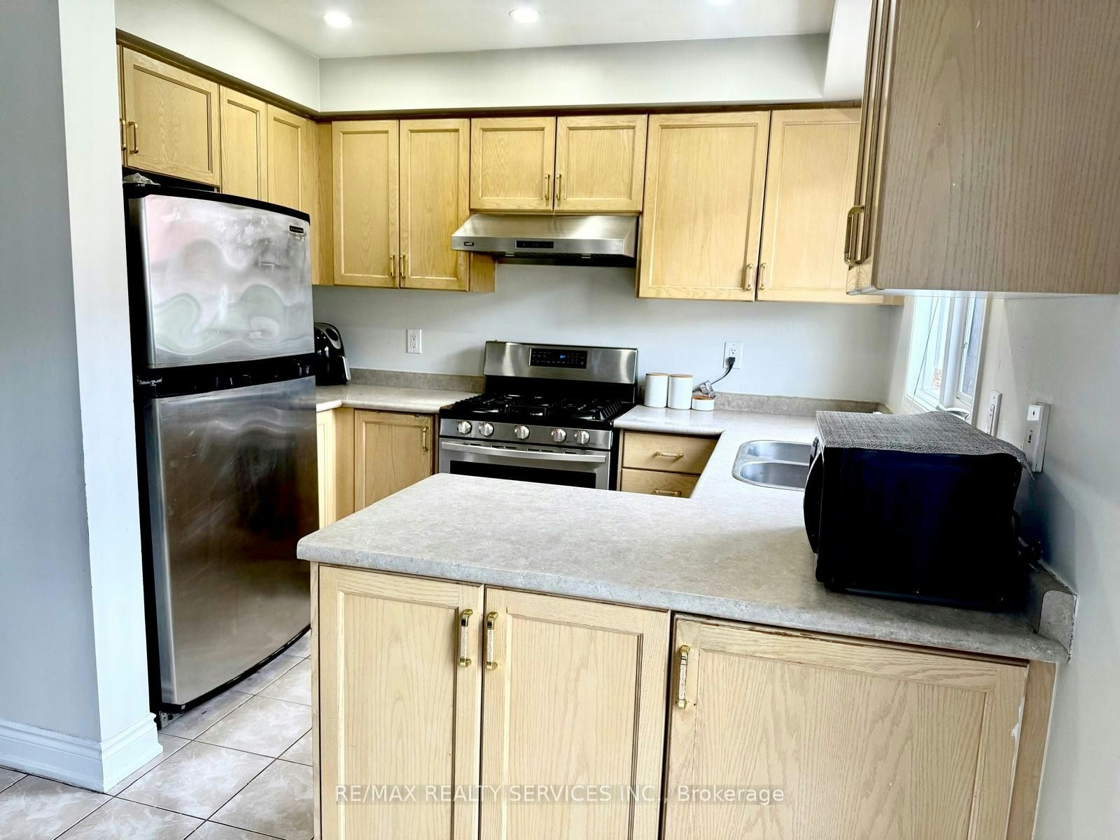 26 Penguin Lane, Brampton, ON, L6R 2C1 - 6