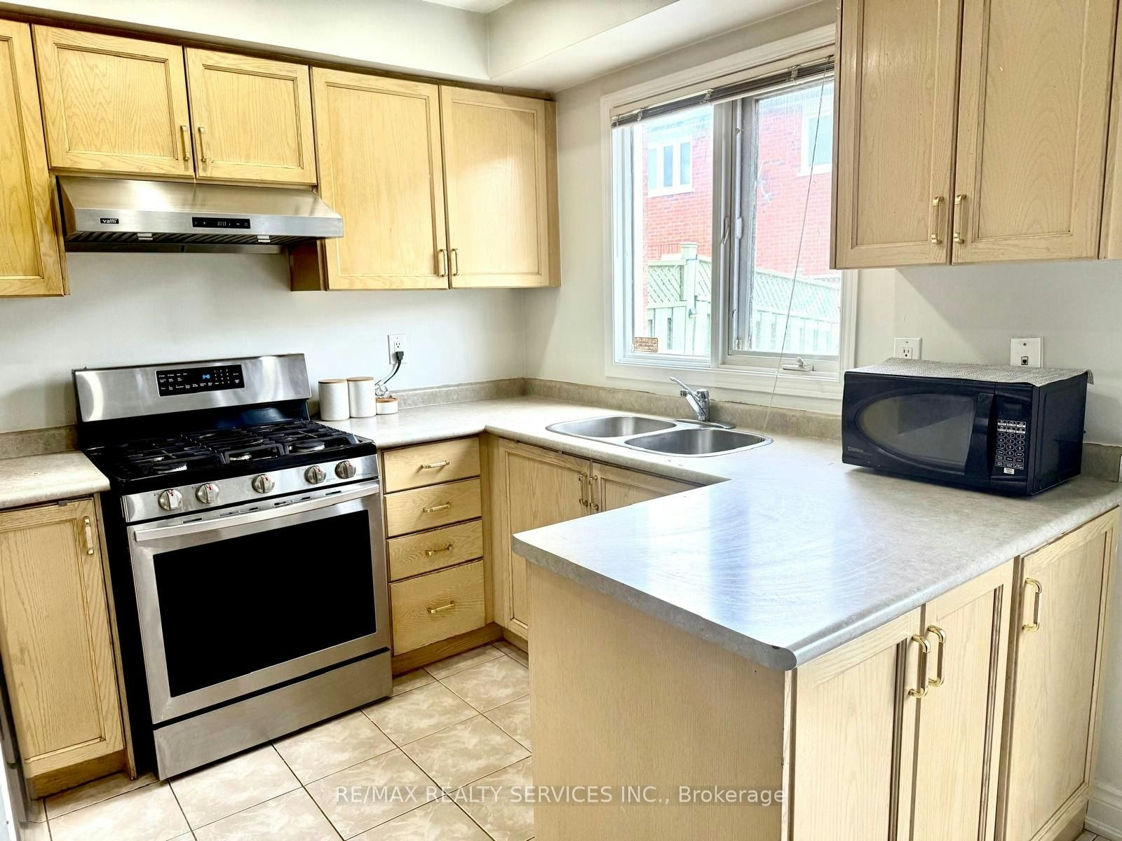 26 Penguin Lane, Brampton, ON, L6R 2C1 - 7