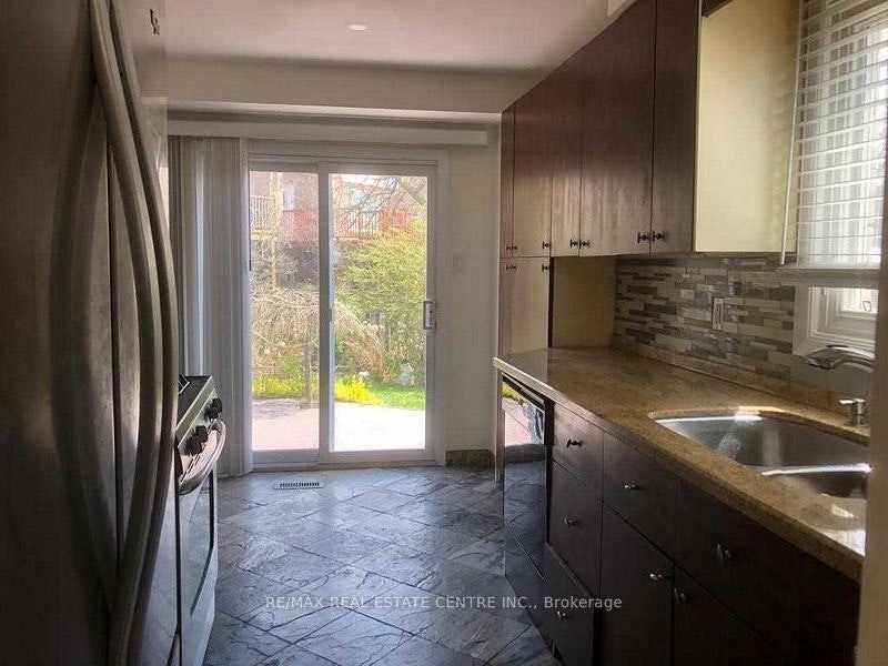1538 Cuthbert Avenue, Mississauga, ON, L5M 3R5 - 4