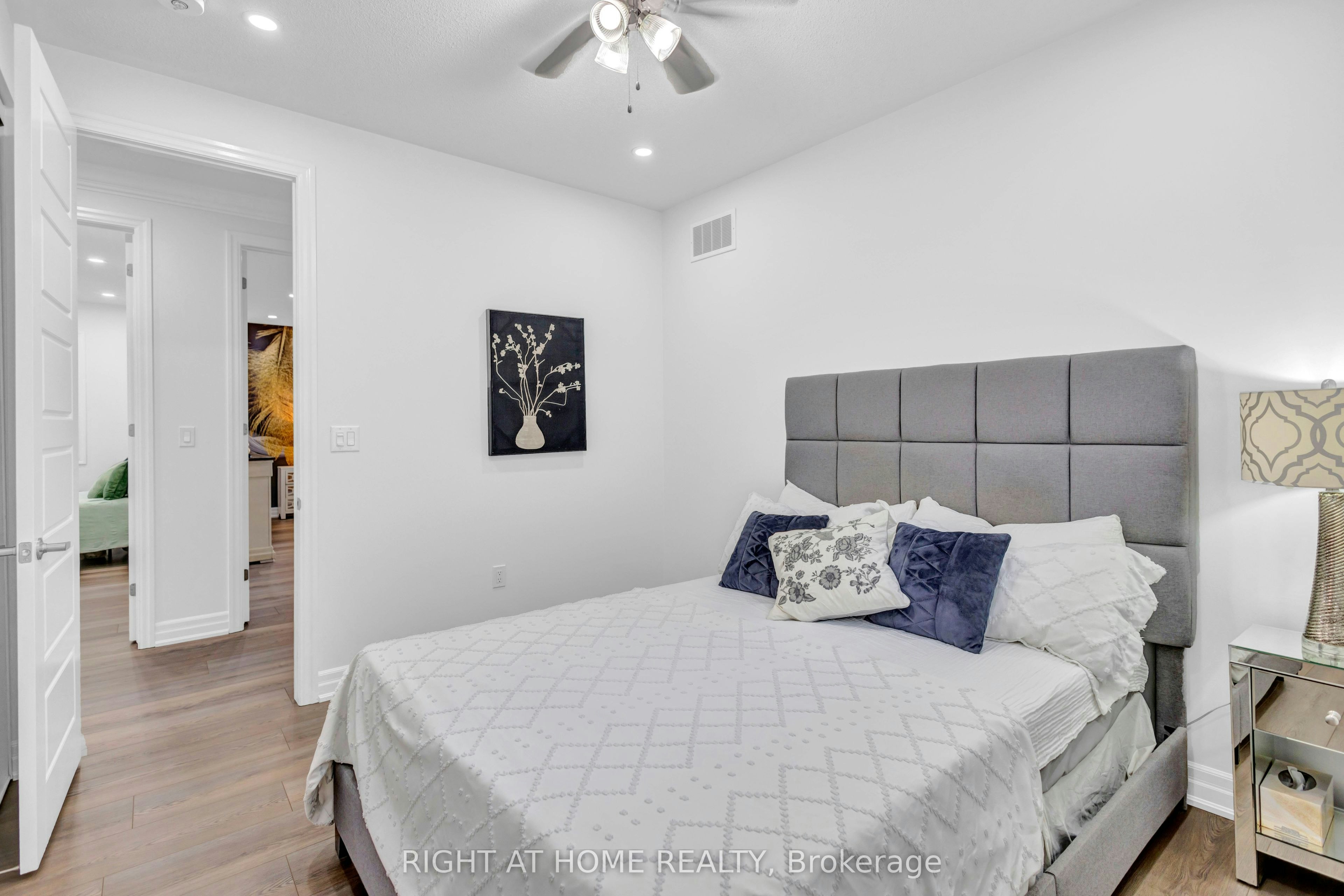 Main-866 Magnolia Terrace, Milton, ON, L9E 1R2 - 37