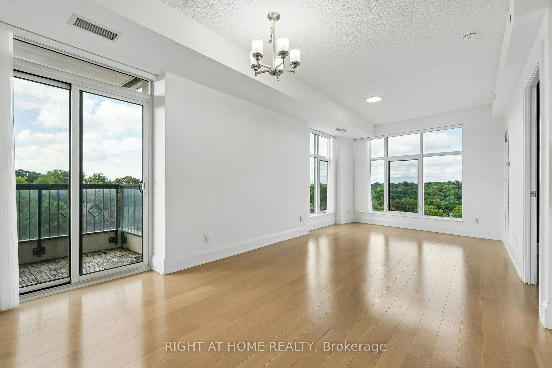 717-2 Old Mill Drive, Toronto, ON, M6S 0A2