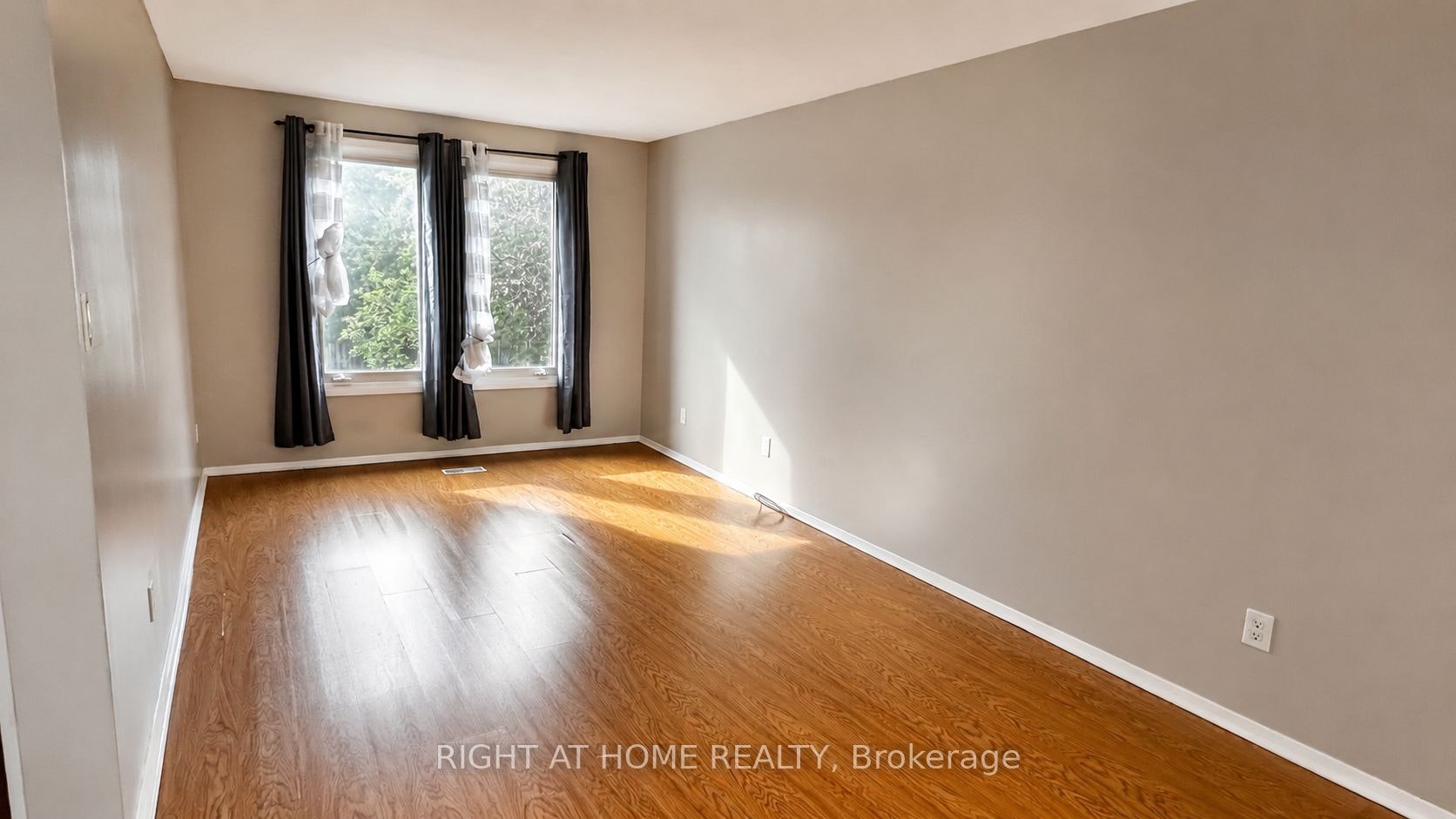 569 Hayward Crescent, Milton, ON, L9T 4T8 - 2