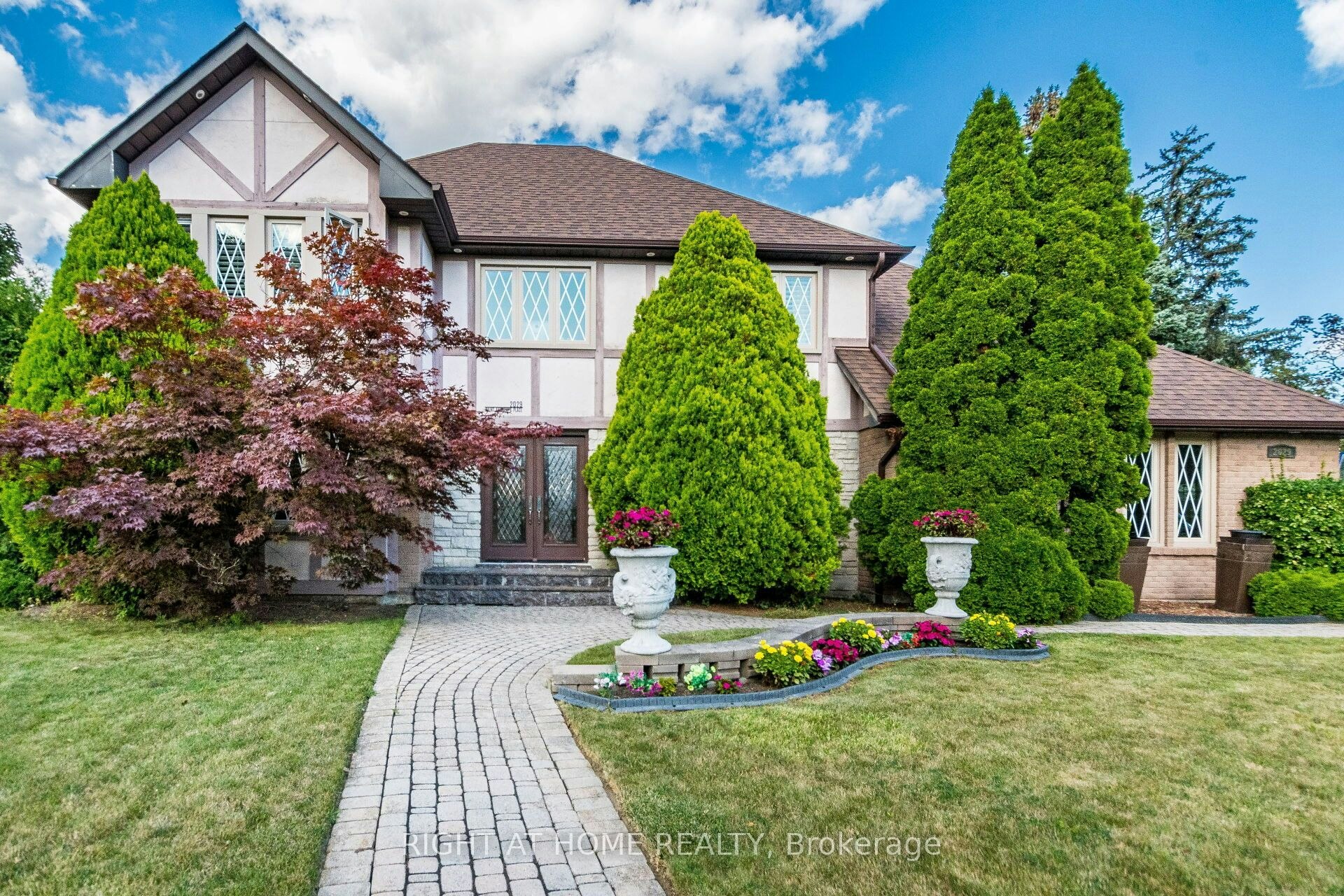 2029 Saint Andrew's Place, Mississauga, ON, L5H 4E5