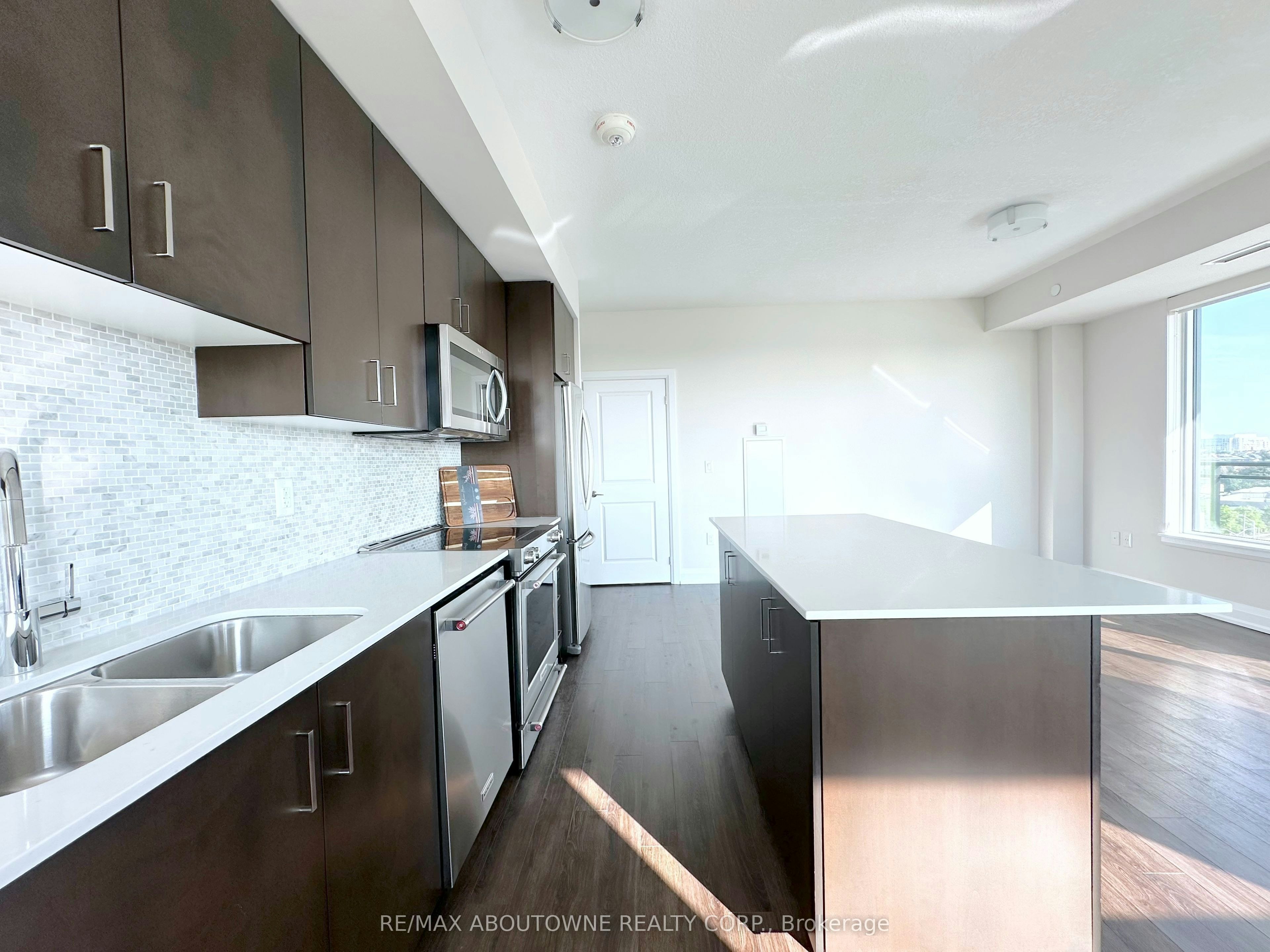 1006-2333 Taunton Road, Oakville, ON, L6H 0N5 - 4