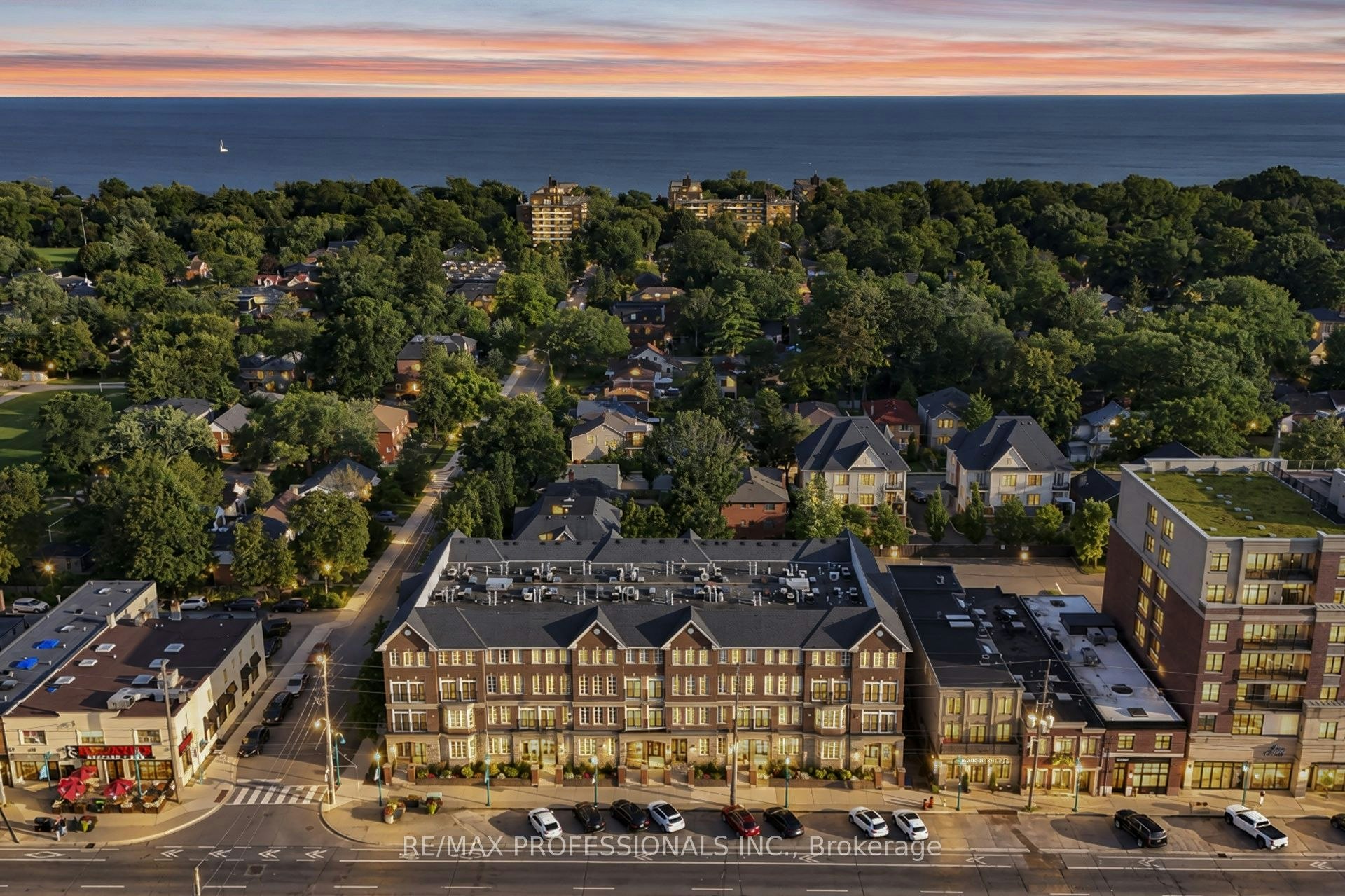 211-3531 Lake Shore Boulevard W, Toronto, ON, M8W 1P4