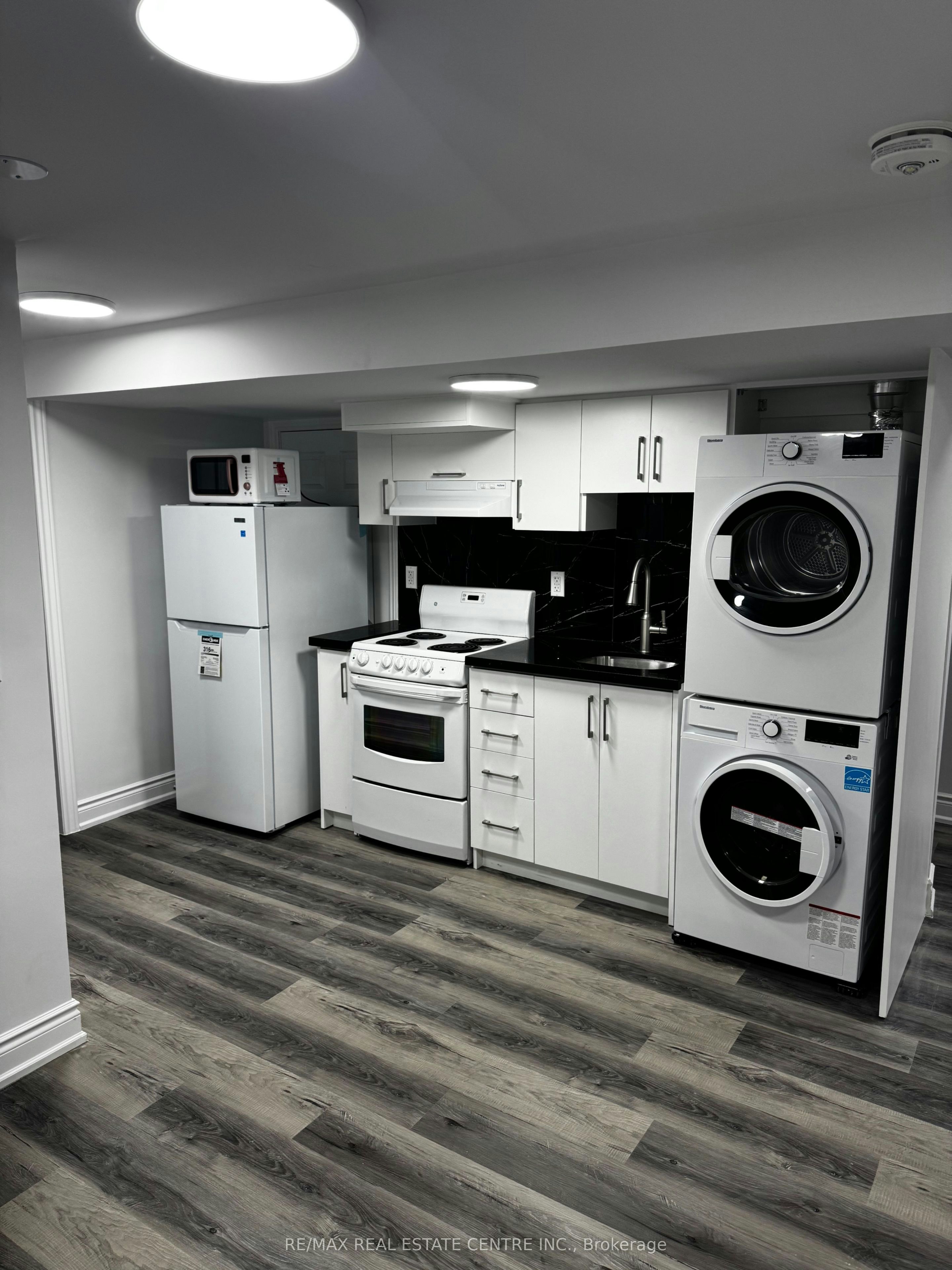 Lower Level-1025 Blairholm Avenue, Mississauga, ON, L5C 1G5 - 10