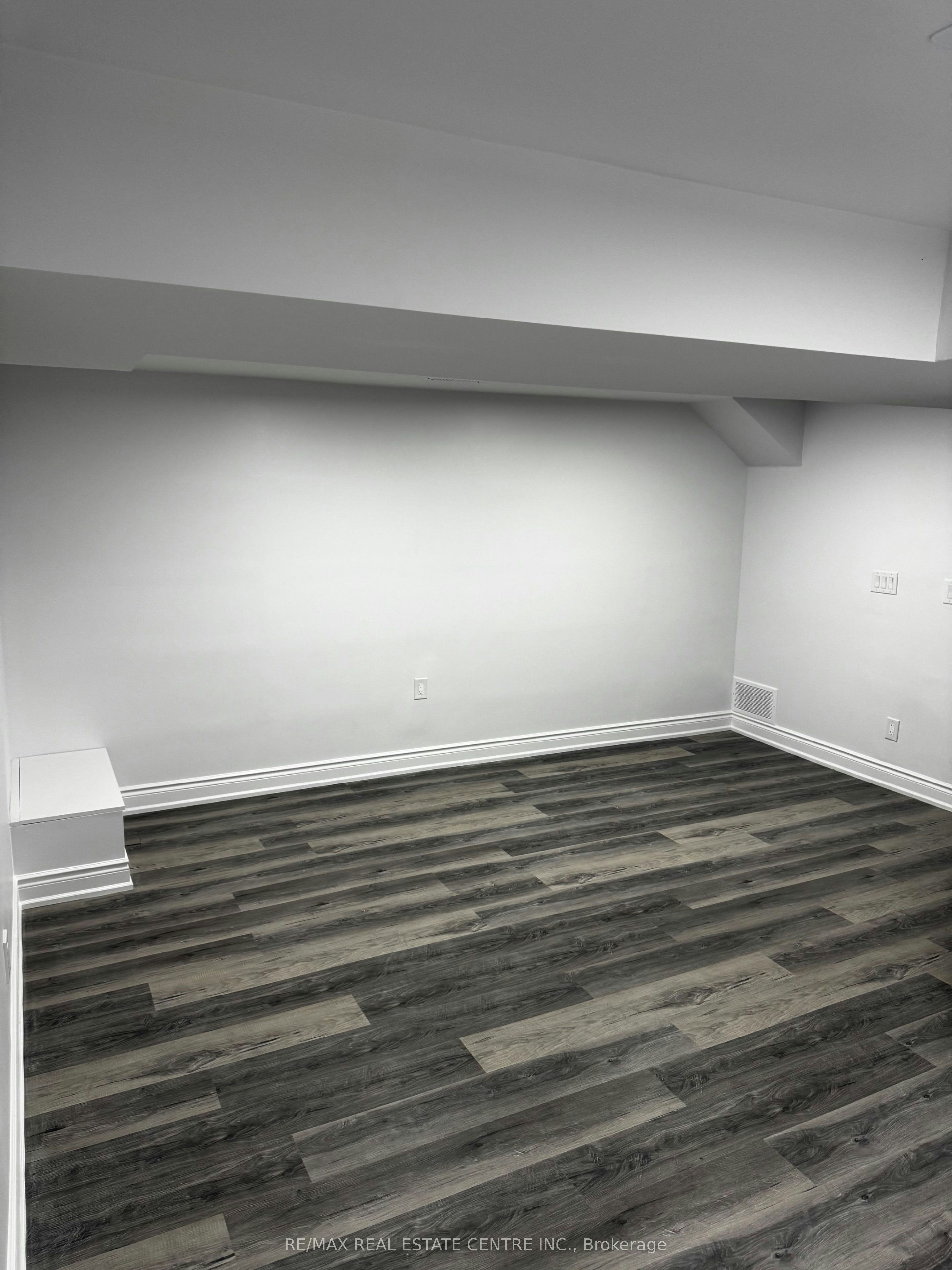 Lower Level-1025 Blairholm Avenue, Mississauga, ON, L5C 1G5 - 9