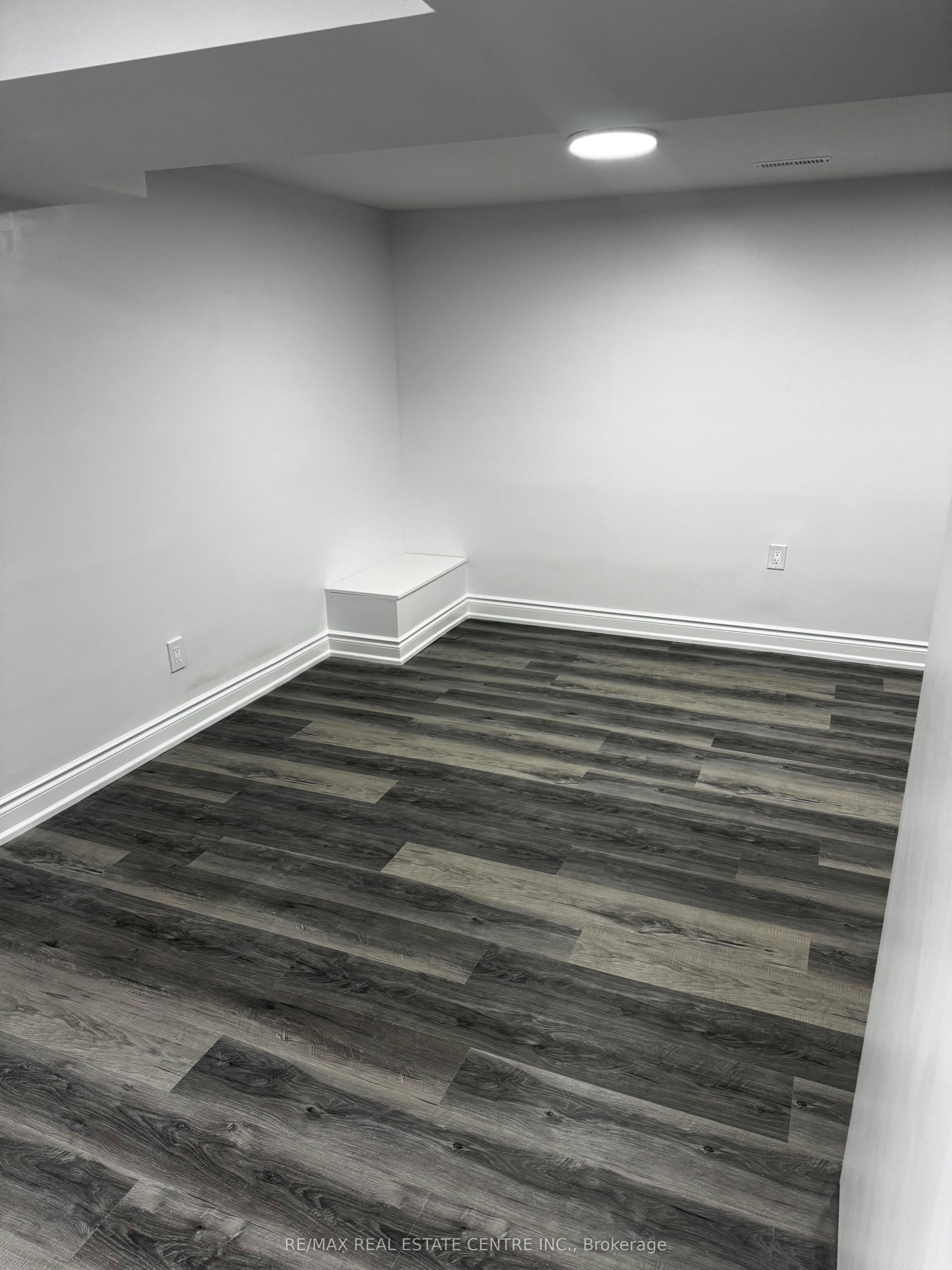Lower Level-1025 Blairholm Avenue, Mississauga, ON, L5C 1G5 - 5