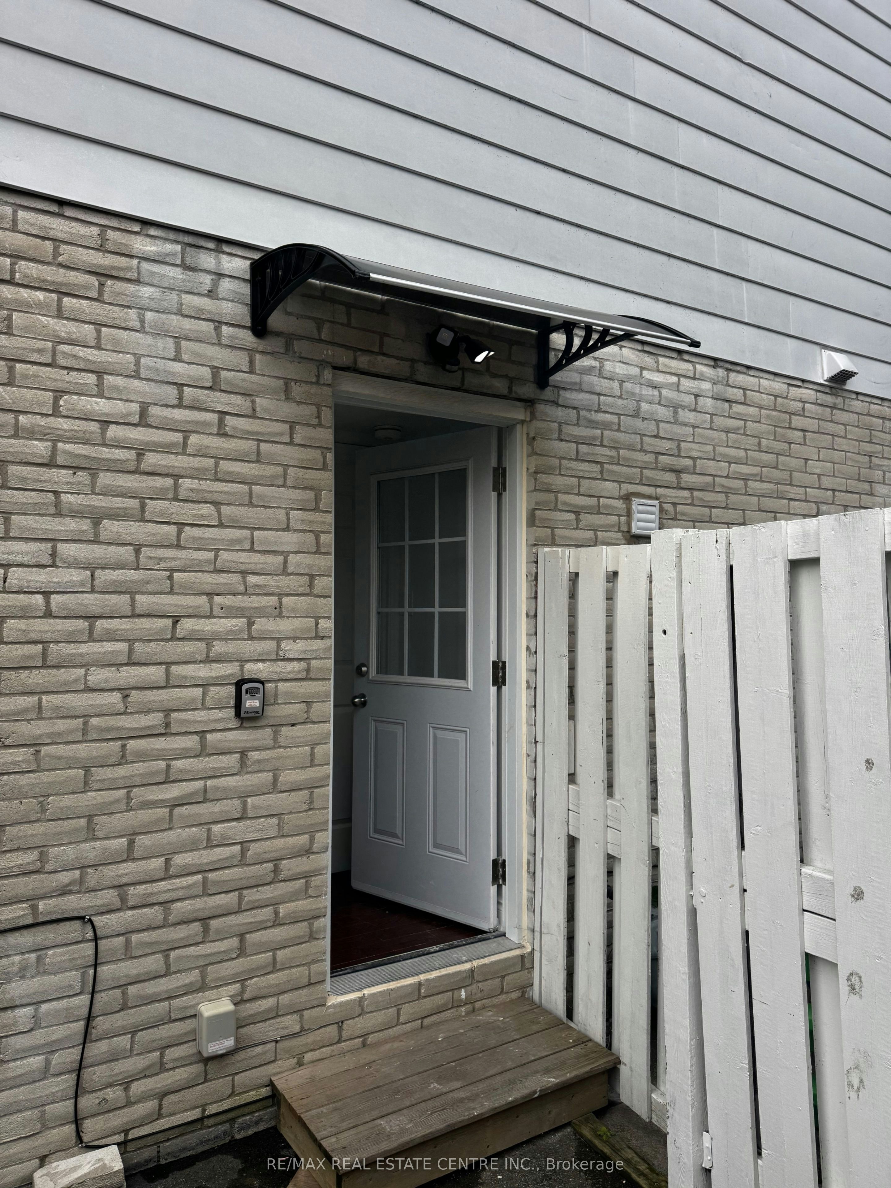 Lower Level-1025 Blairholm Avenue, Mississauga, ON, L5C 1G5 - 3