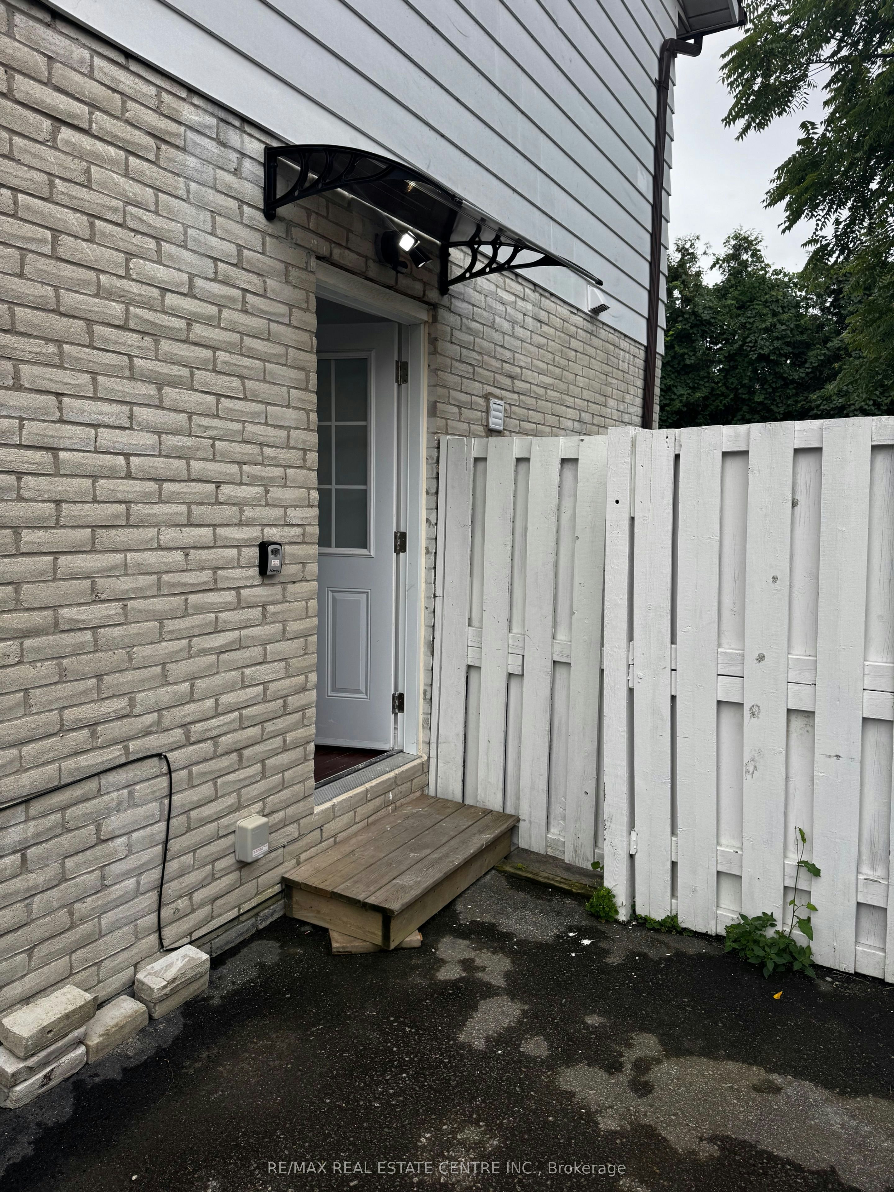 Lower Level-1025 Blairholm Avenue, Mississauga, ON, L5C 1G5 - 2