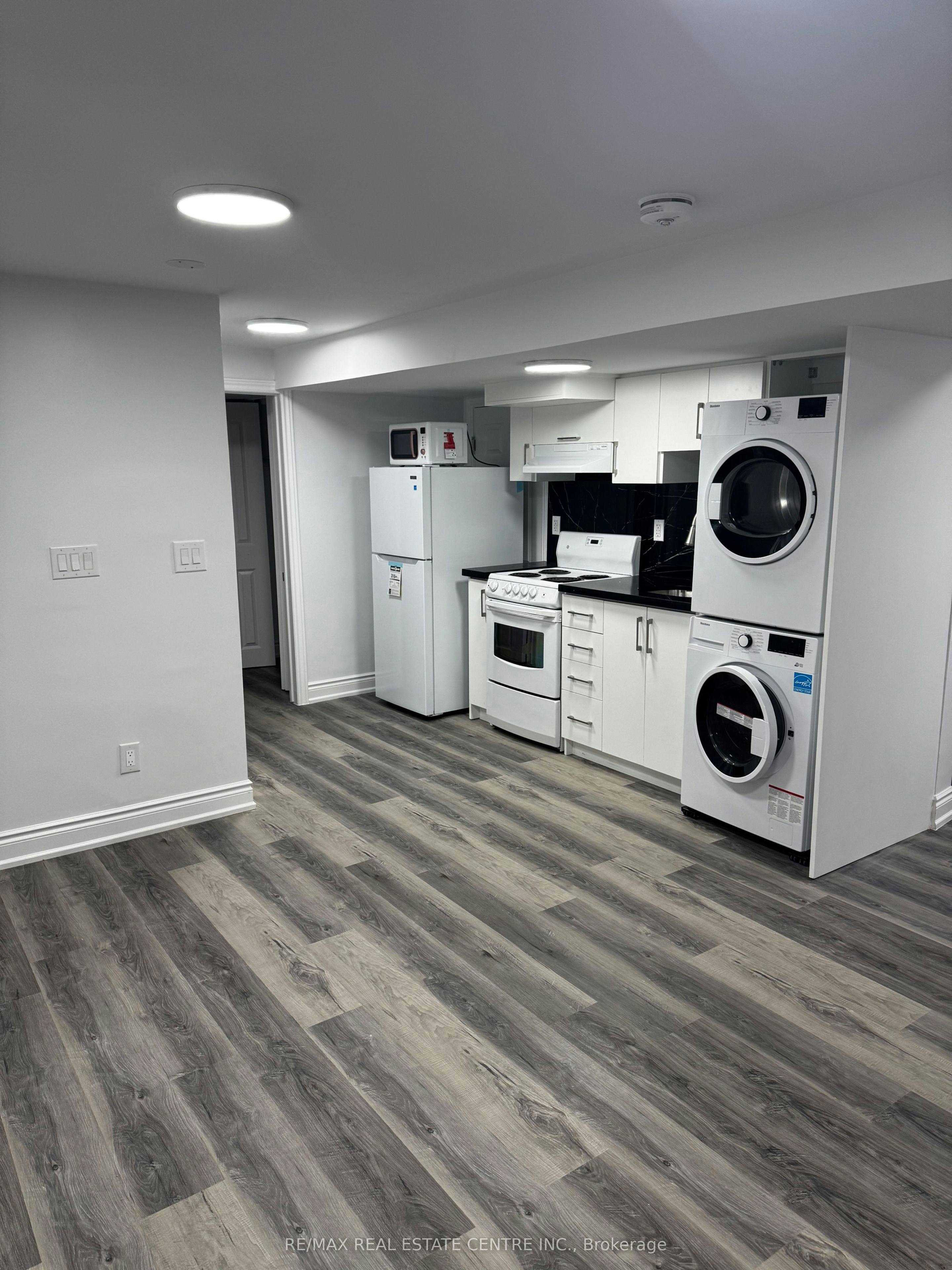 Lower Level-1025 Blairholm Avenue, Mississauga, ON, L5C 1G5 - 11
