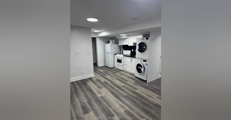 Lower Level-1025 Blairholm Avenue, Mississauga, ON, L5C 1G5 - 11