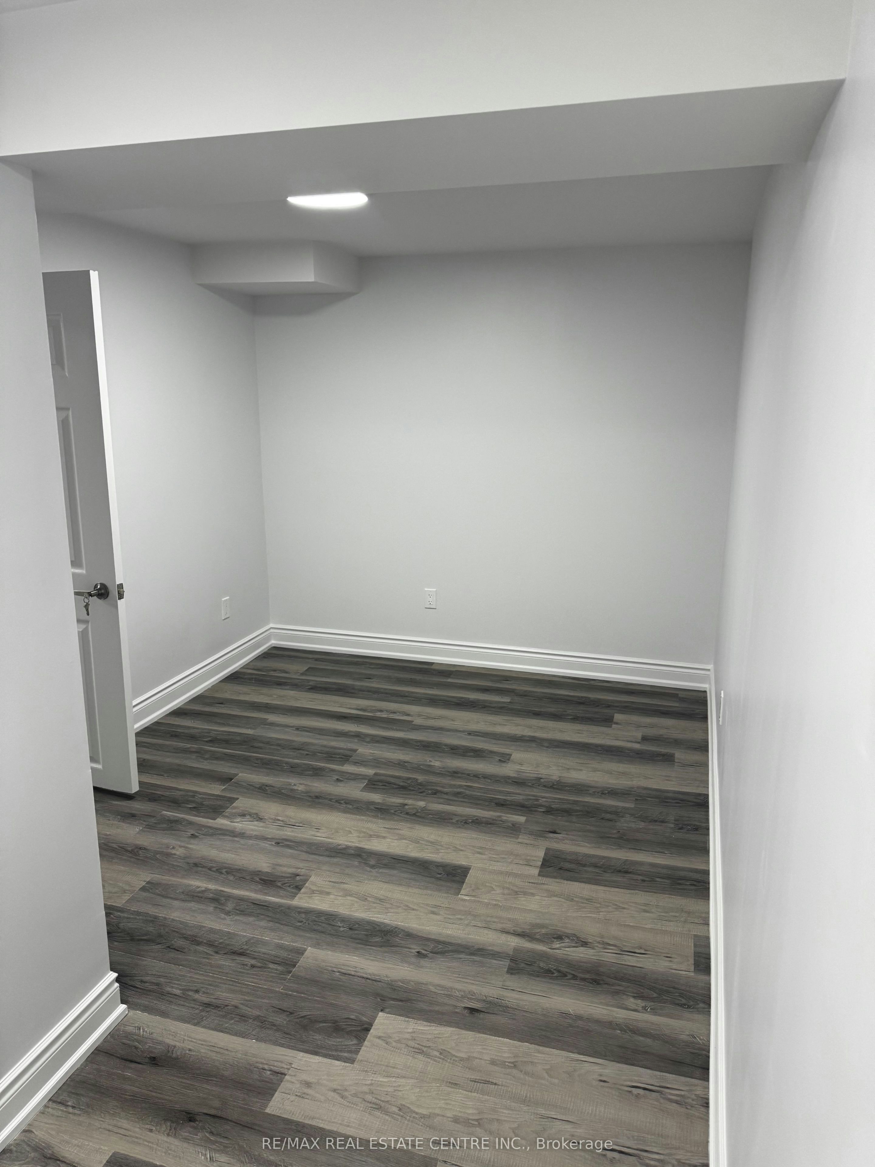 Lower Level-1025 Blairholm Avenue, Mississauga, ON, L5C 1G5 - 15