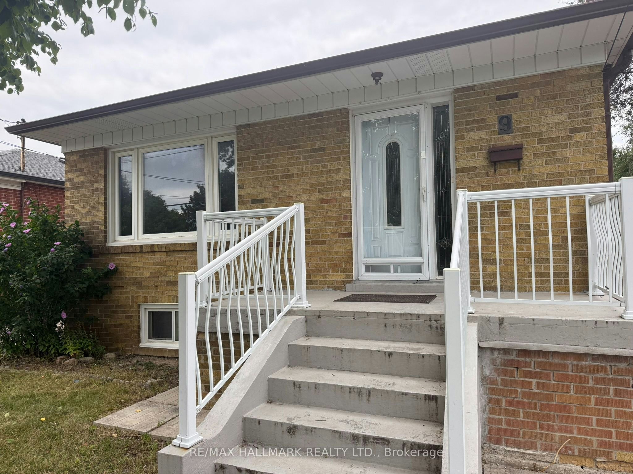 Main-9 Macleod Street, Toronto, ON, M6L 2M7 - 3