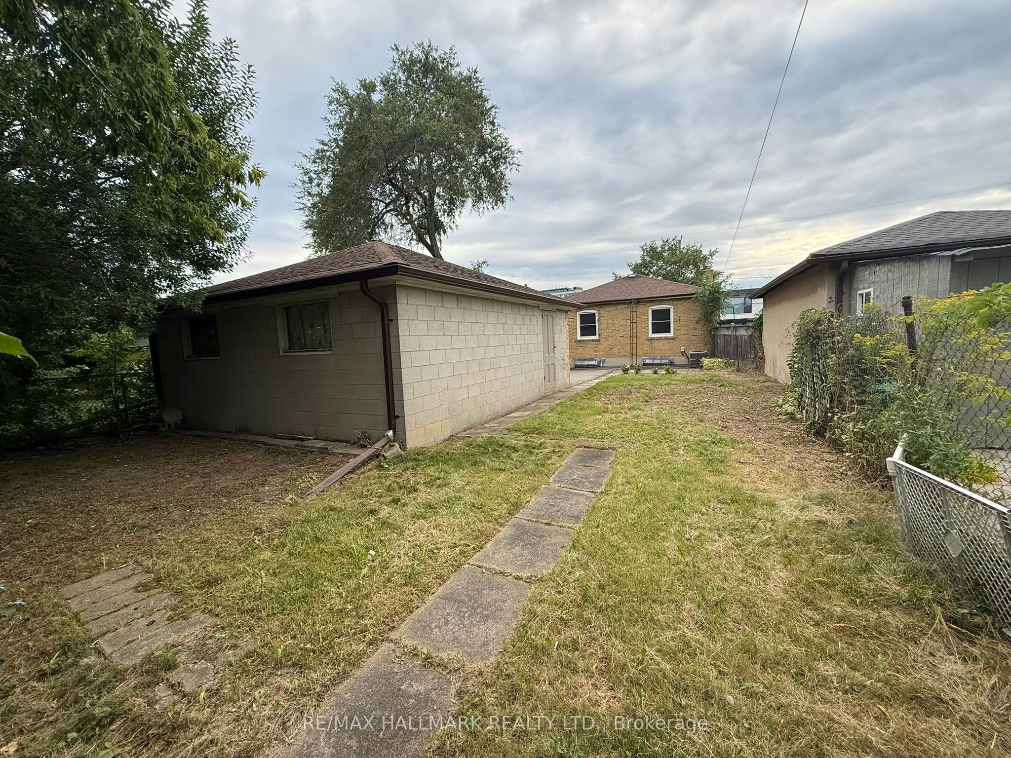 Main-9 Macleod Street, Toronto, ON, M6L 2M7 - 16