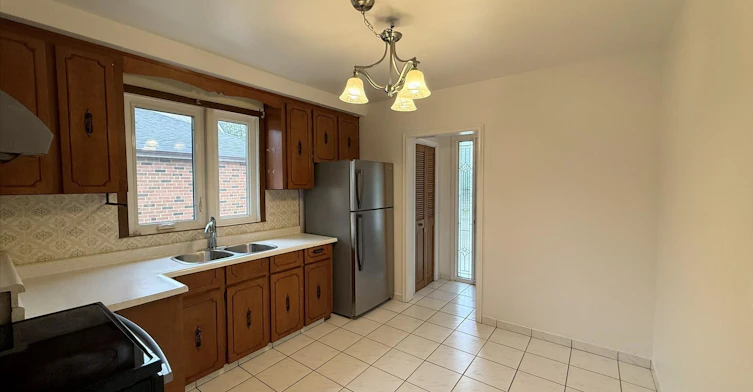 Main-9 Macleod Street, Toronto, ON, M6L 2M7 - 5