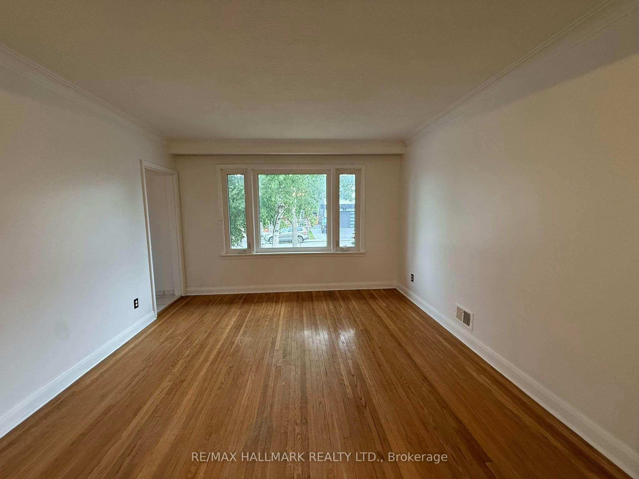 Main-9 Macleod Street, Toronto, ON, M6L 2M7 - 6