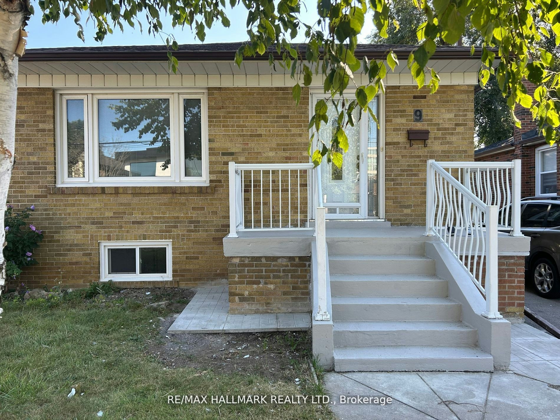 Main-9 Macleod Street, Toronto, ON, M6L 2M7 - 2