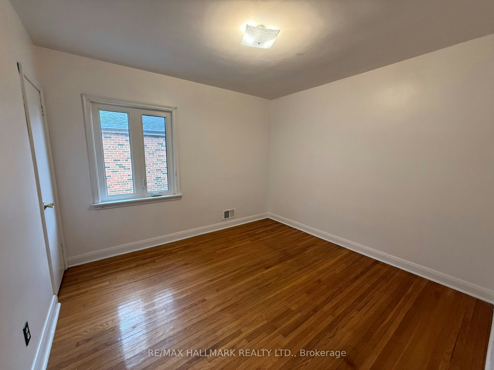Main-9 Macleod Street, Toronto, ON, M6L 2M7 - 14