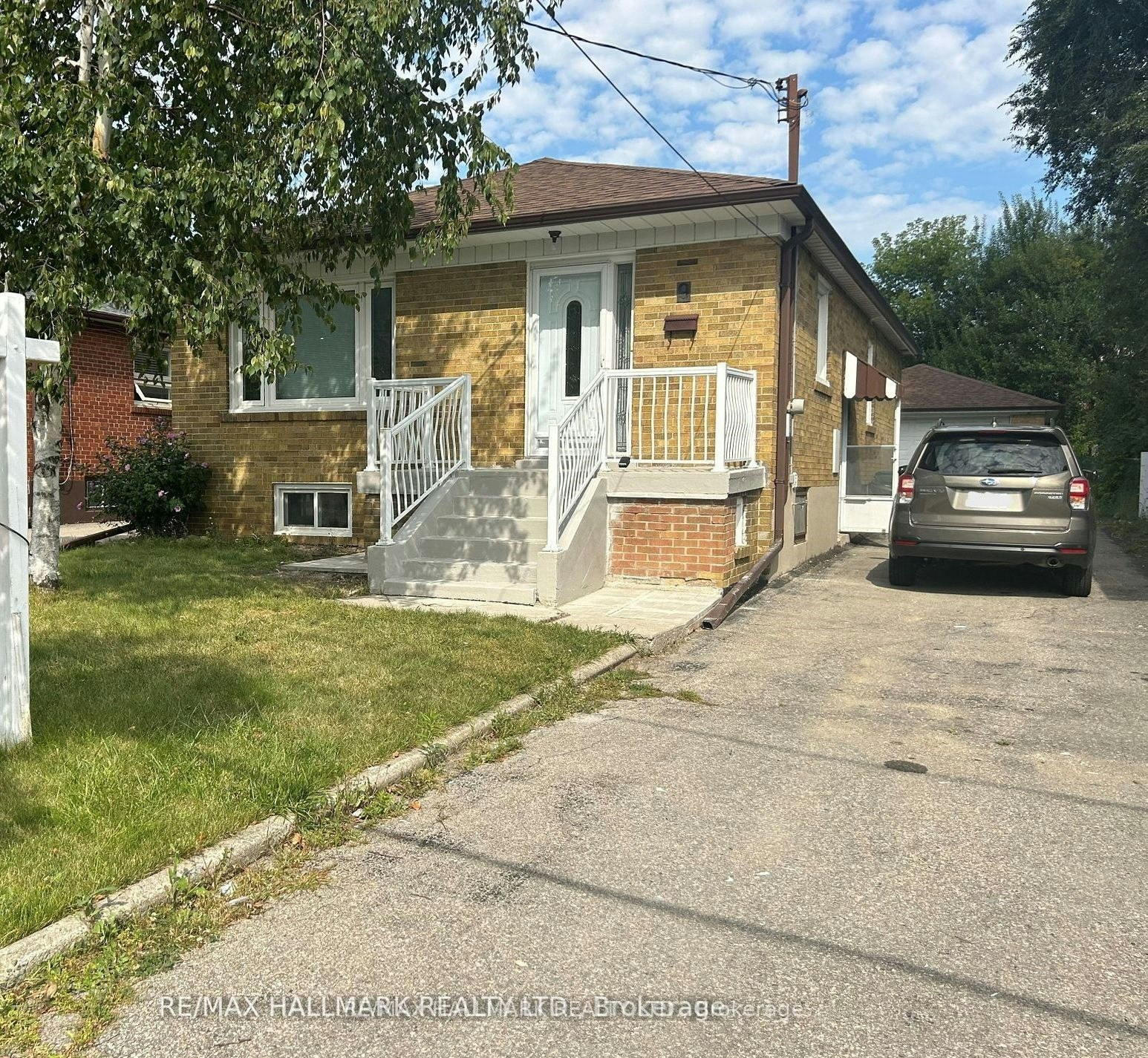 Main-9 Macleod Street, Toronto, ON, M6L 2M7