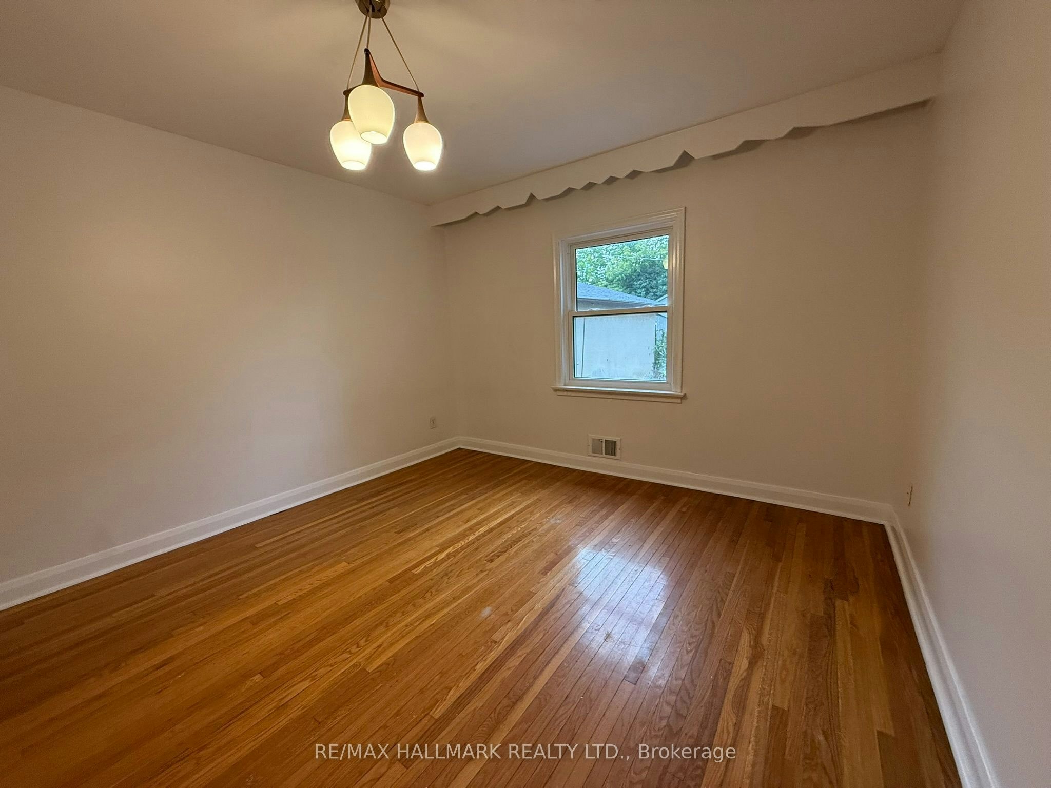 Main-9 Macleod Street, Toronto, ON, M6L 2M7 - 10